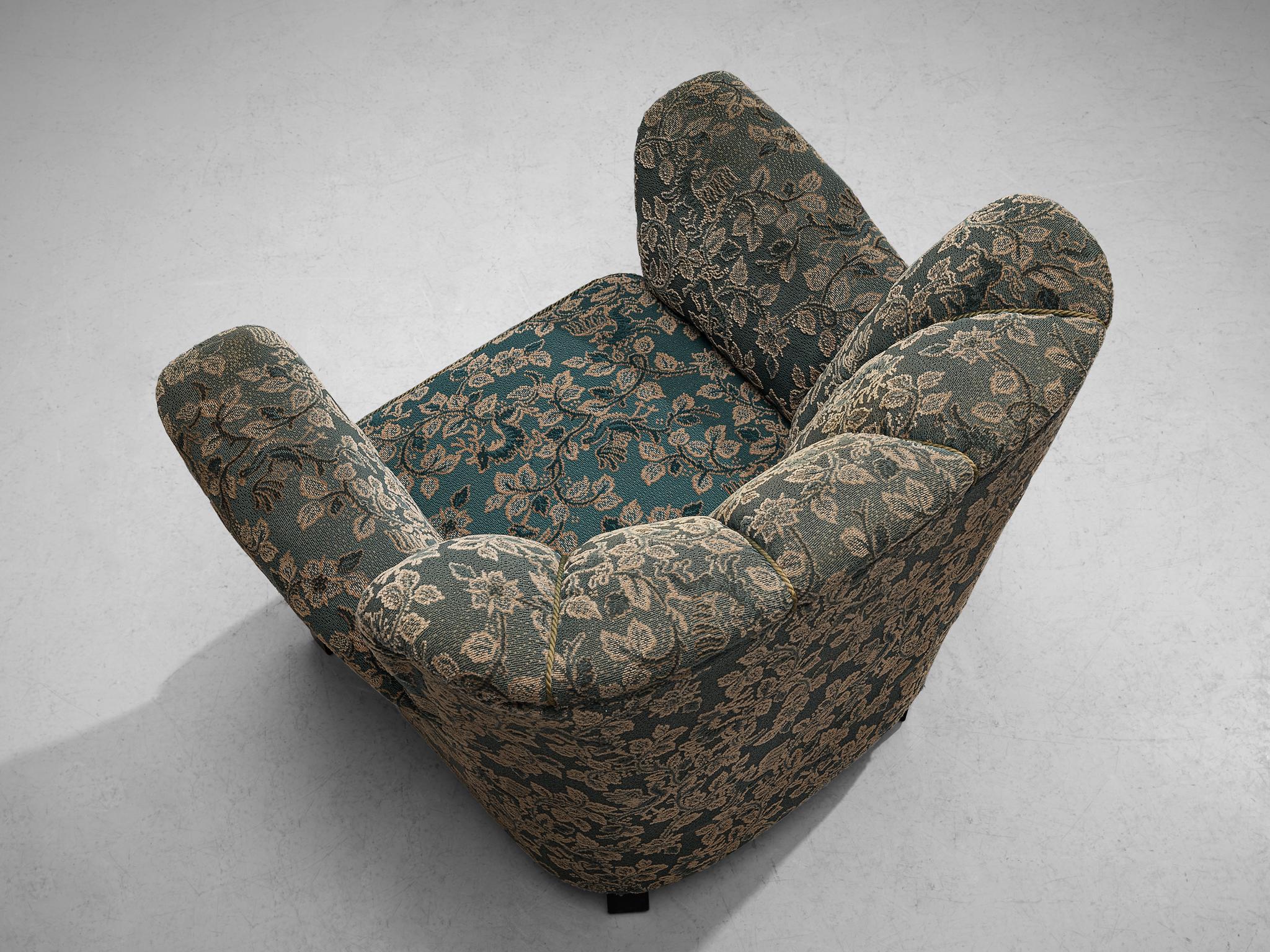 Metà XX secolo Sedia da salotto anni '50 con tappezzeria floreale verde e beige in vendita