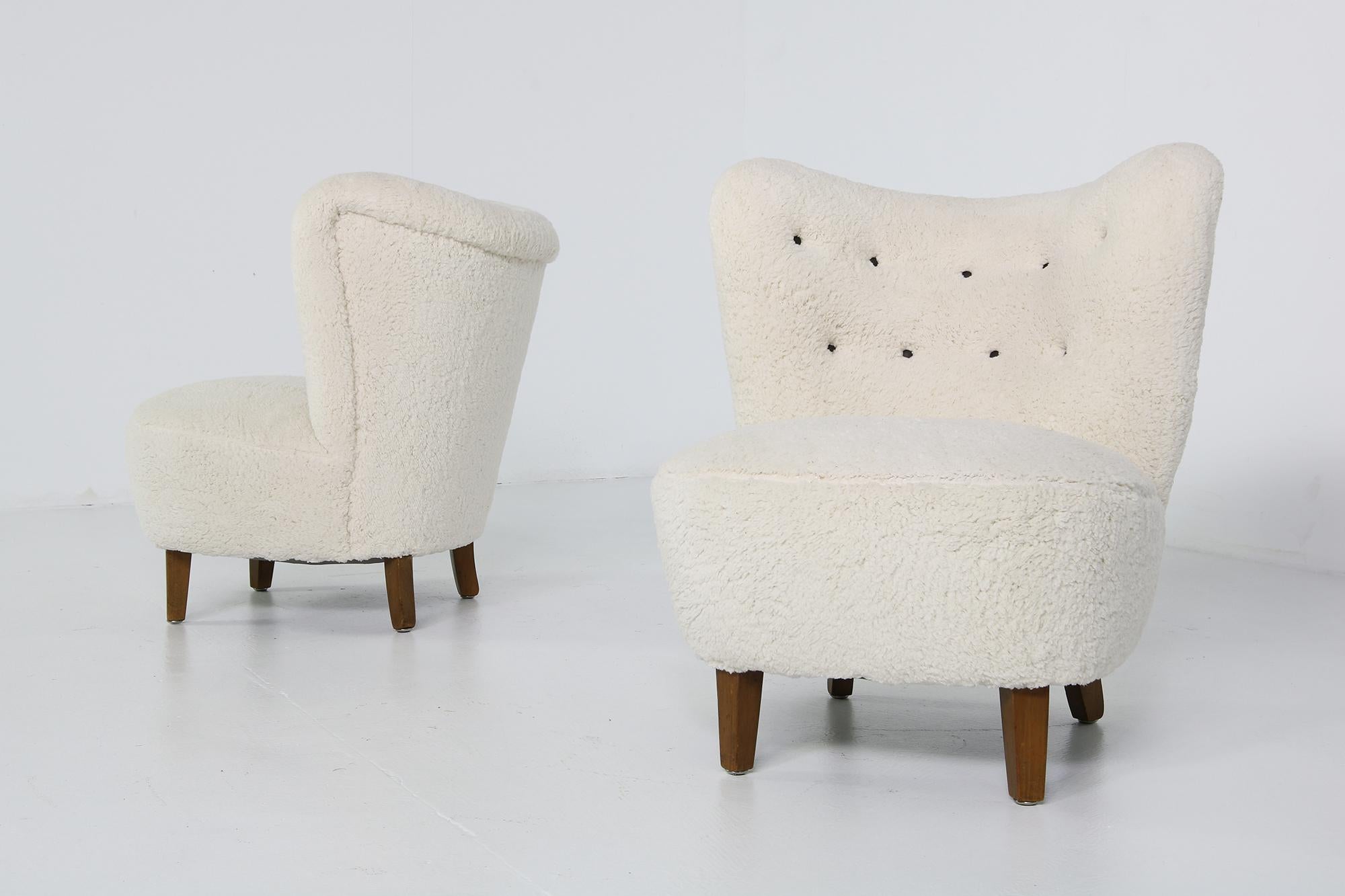 1950s Lounge Chair Teddy Fur & Leather, Produced in Sweden, Gosta Jonsson Attr. In Good Condition In Hamminkeln, DE