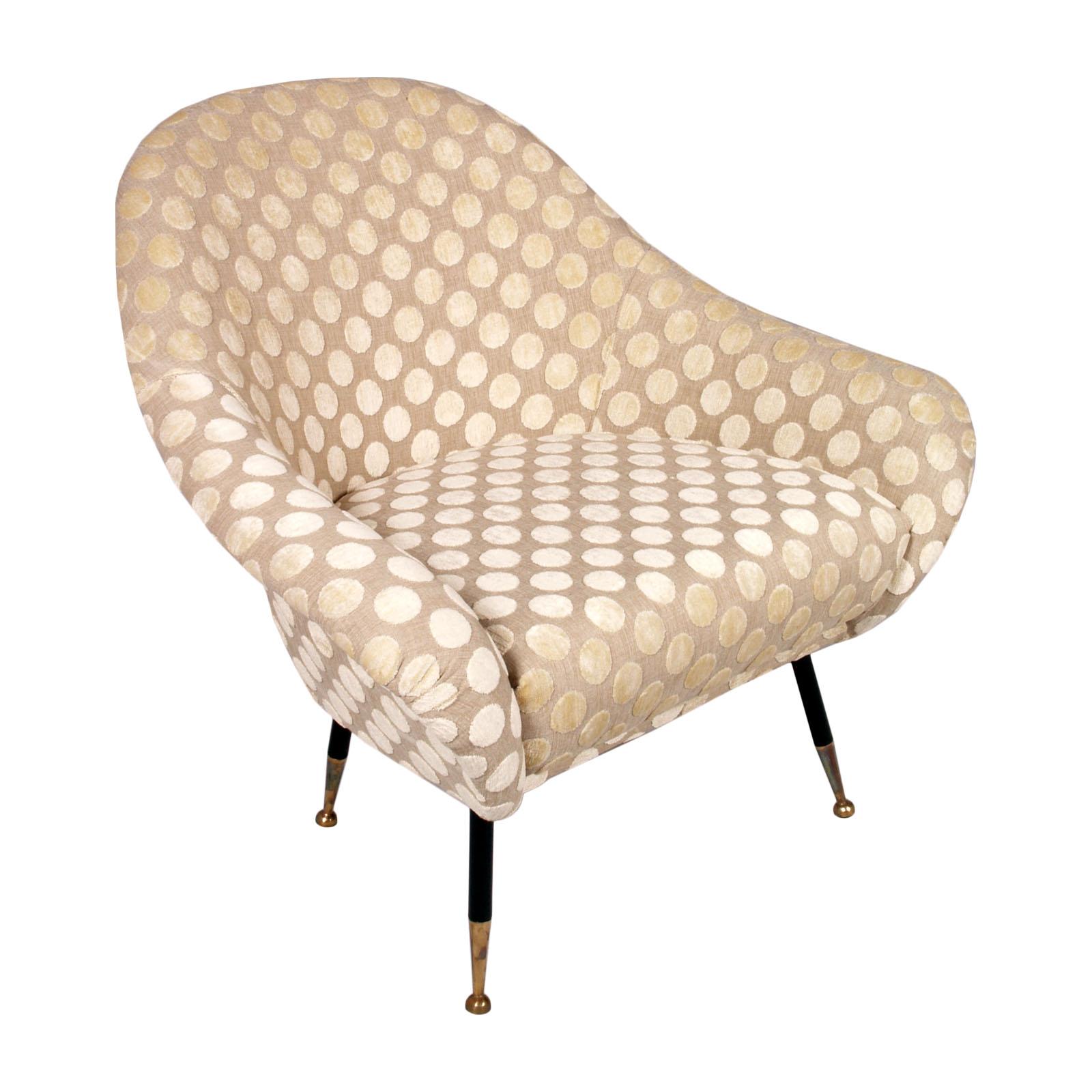 Midcentury lounge chairs, Gio Ponti designer attributed, just richly new upholstered.
Golden brass legs. This is an icon of the armchairs recognized all over the world for its elegance and comfort. We have restored it and upholstered it again with