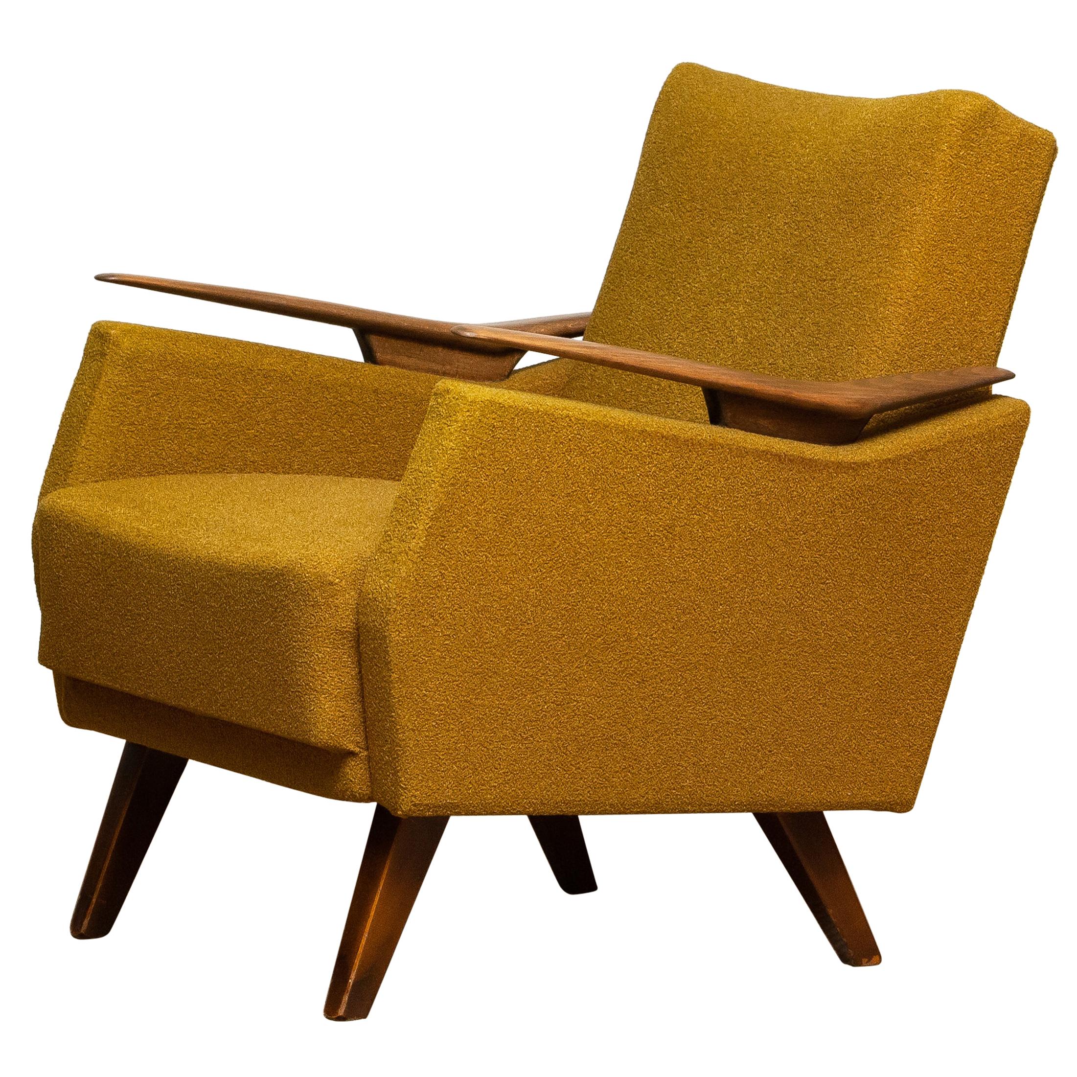 Beautiful and comfortable original lounge / easy / club chair from the '50s made in Germany. The chair is upholstered with the original bouclé fabric which is still in good condition. The overal condition of the chair is also good. 
Note the