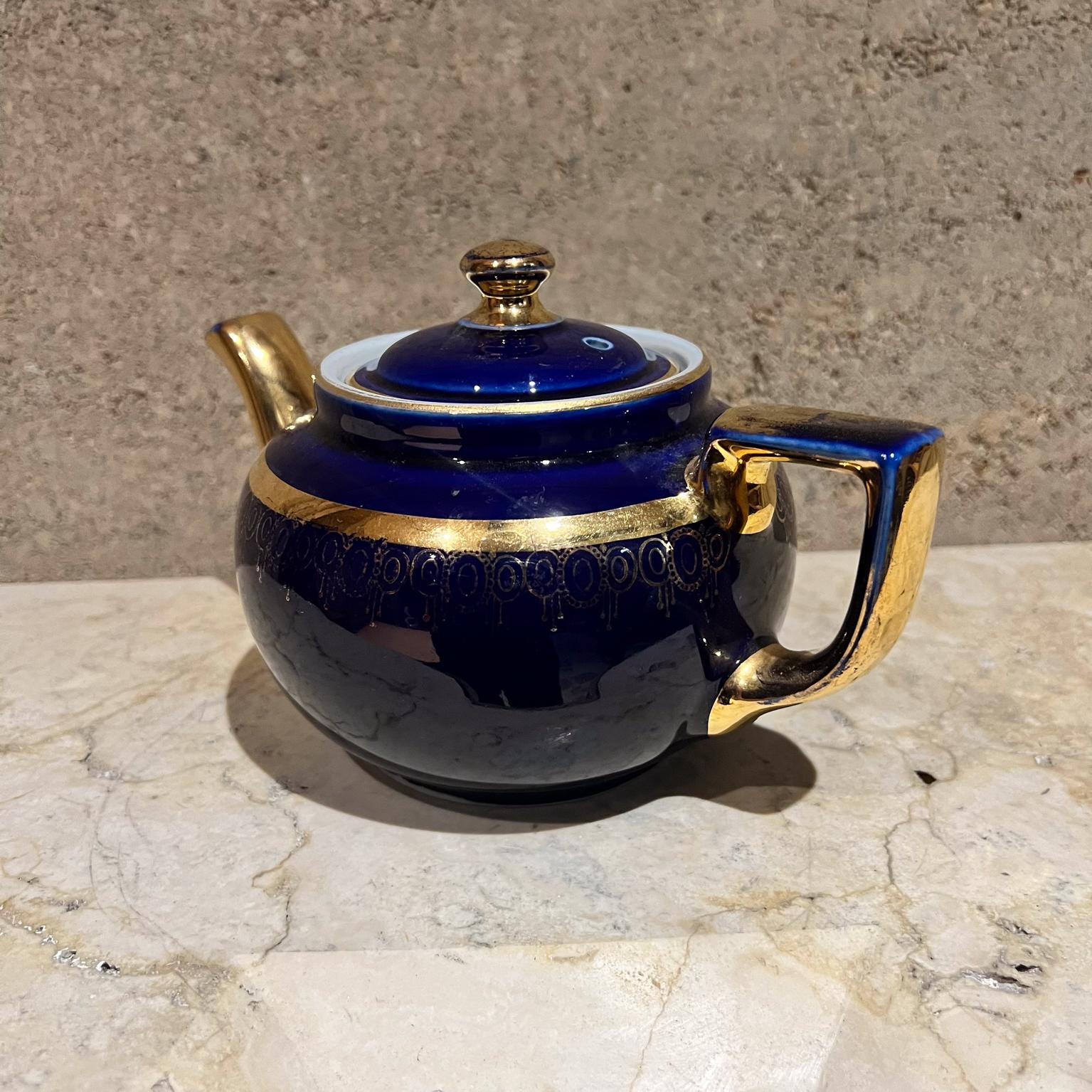 Teiera in ceramica di Hall China Company del 1950 Blu scuro e oro in vendita 8