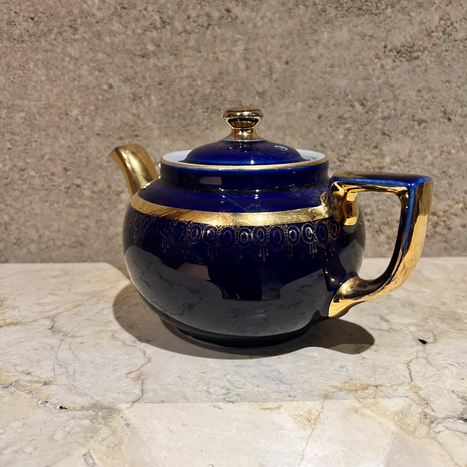 Teiera in ceramica di Hall China Company del 1950 Blu scuro e oro in vendita 9