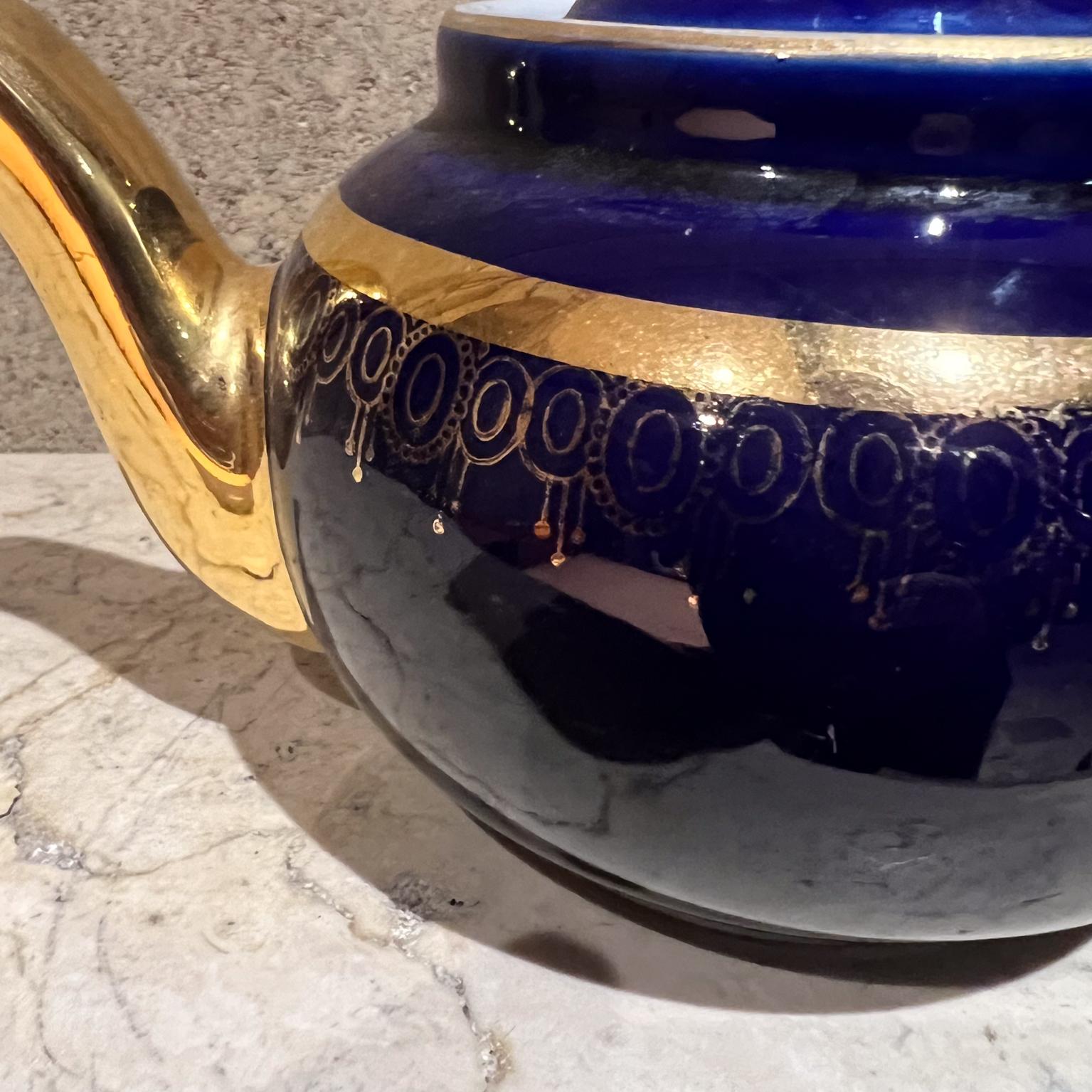 Teiera in ceramica di Hall China Company del 1950 Blu scuro e oro in vendita 4