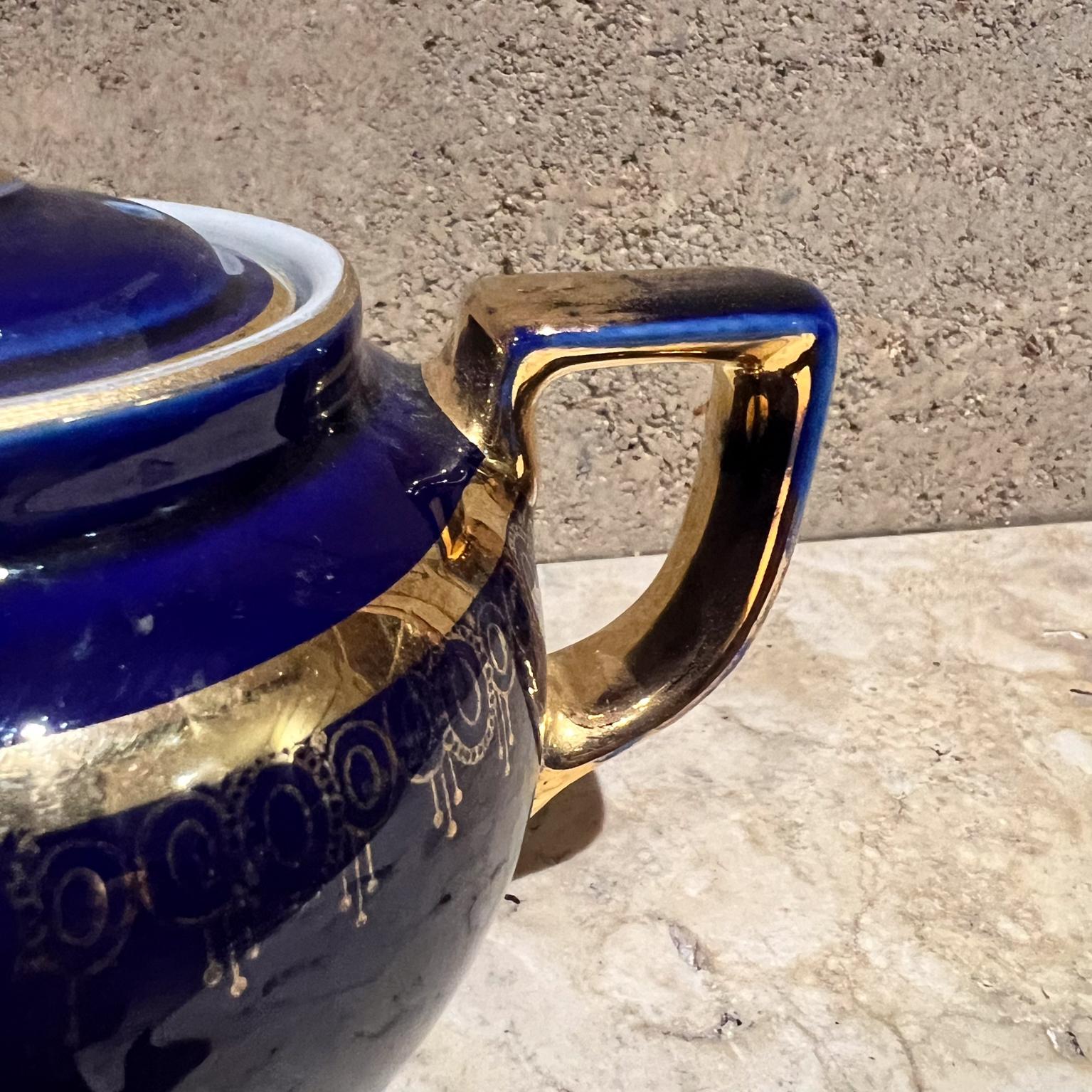 Teiera in ceramica di Hall China Company del 1950 Blu scuro e oro in vendita 5