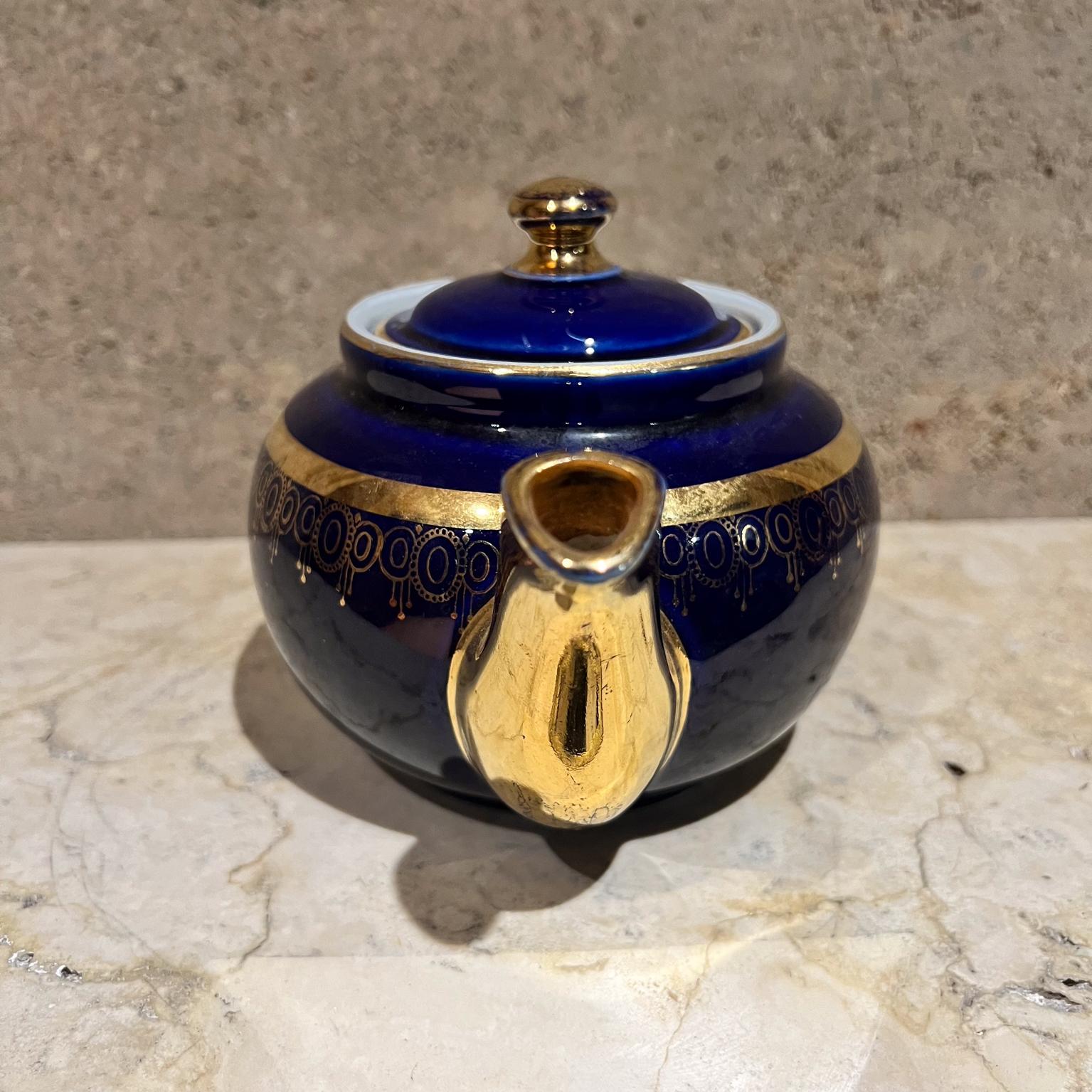 Teiera in ceramica di Hall China Company del 1950 Blu scuro e oro in vendita 6