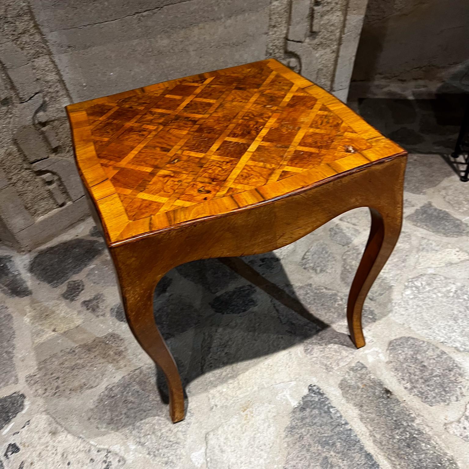 Mid-20th Century 1950s Italian Cabriole Side Table Wood Inlay Italy For Sale