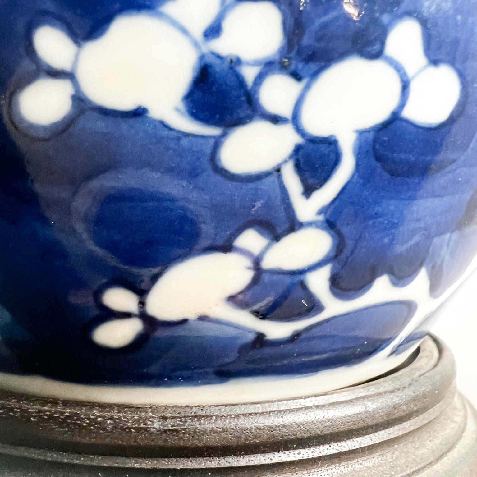 1950s Lovely Porcelain Table Lamp Asian Ginger Jar Chinoiserie Blue and White 5
