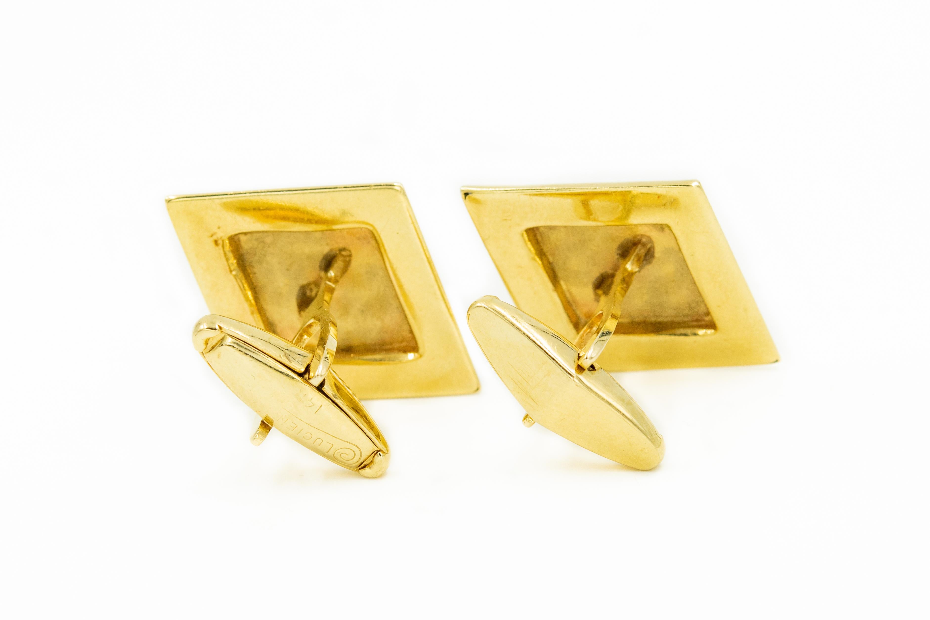 1950s Lucian Piccard Diamond Shaped Sapphire Yellow Gold Cufflinks In Good Condition For Sale In Miami Beach, FL