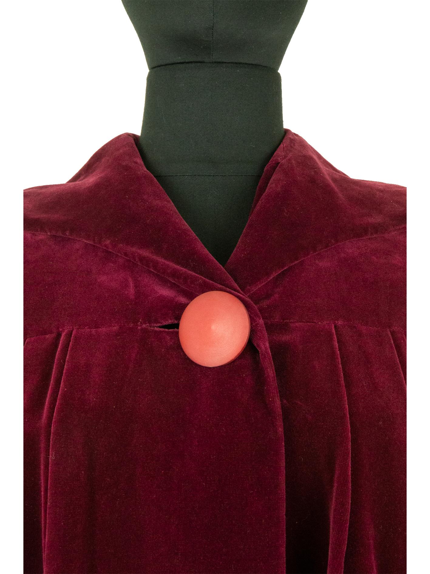 1950s Lucile Manguin Burgundy Red Cloak In Good Condition For Sale In London, GB