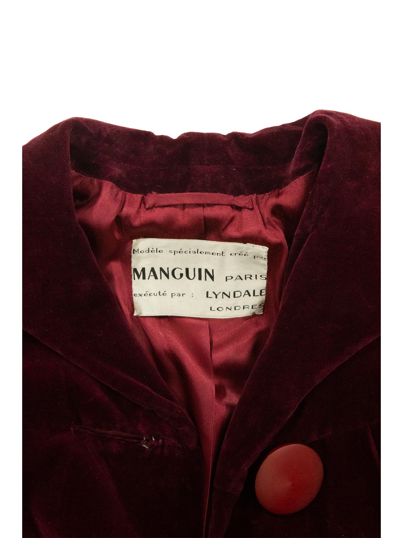 Lucile Manguin - Chapeau rouge bourgogne en teck, années 1950 en vente 2