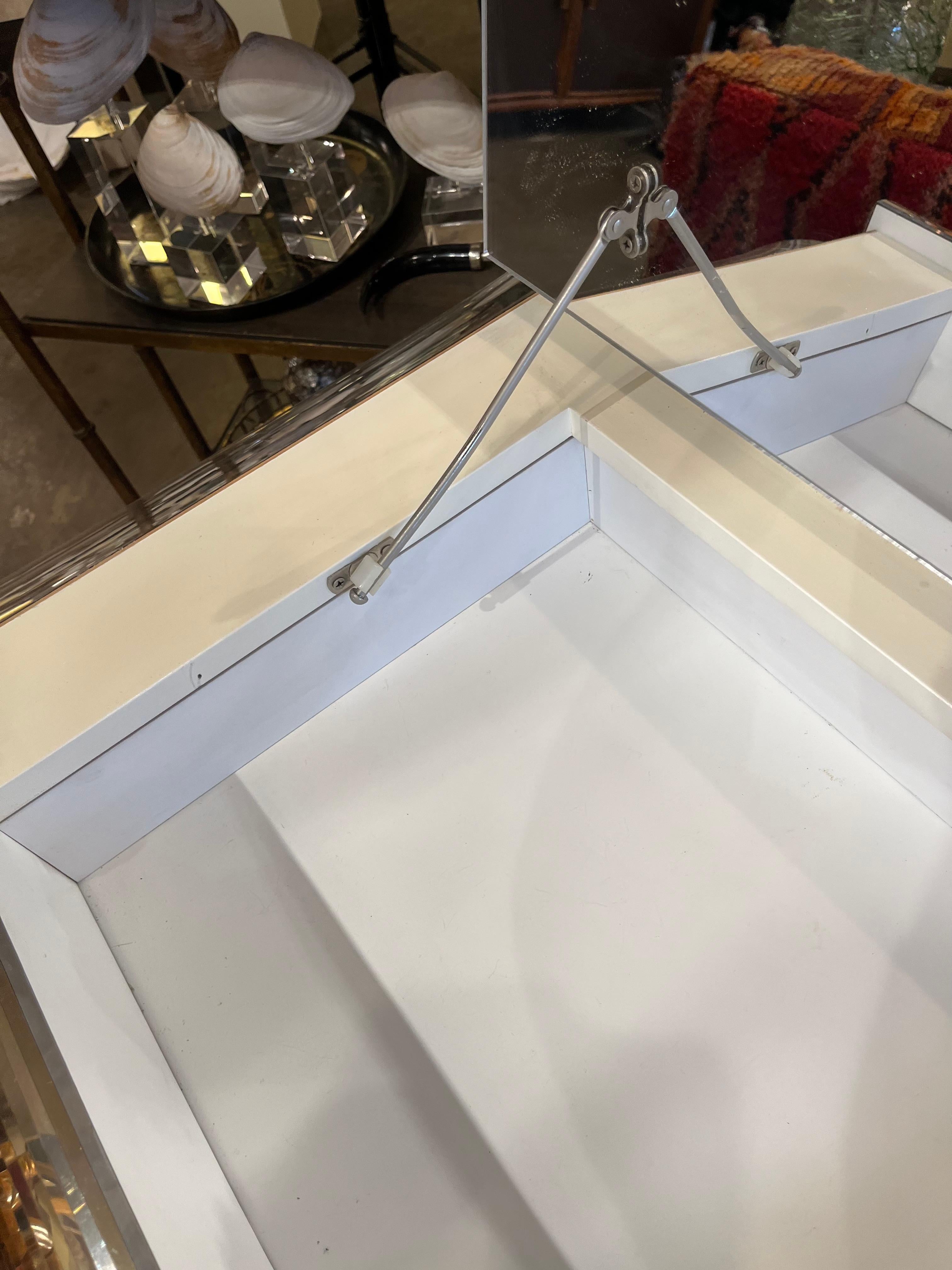 1950s Lucite and glass dressing room vanity by Hill Manufacturing Co. For Sale 1