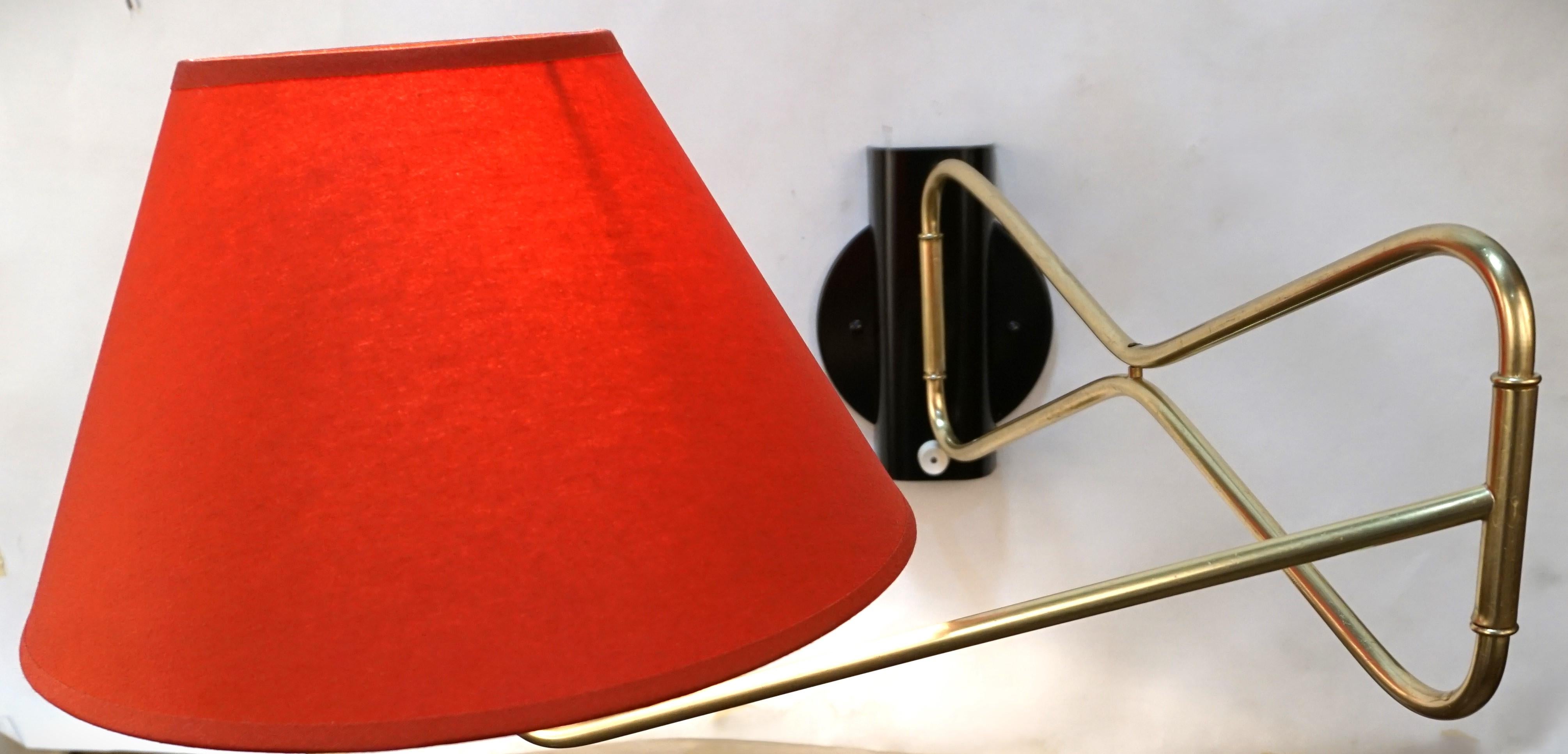 Simple but elegant swing arm wall sconce.
Arm fully open 38