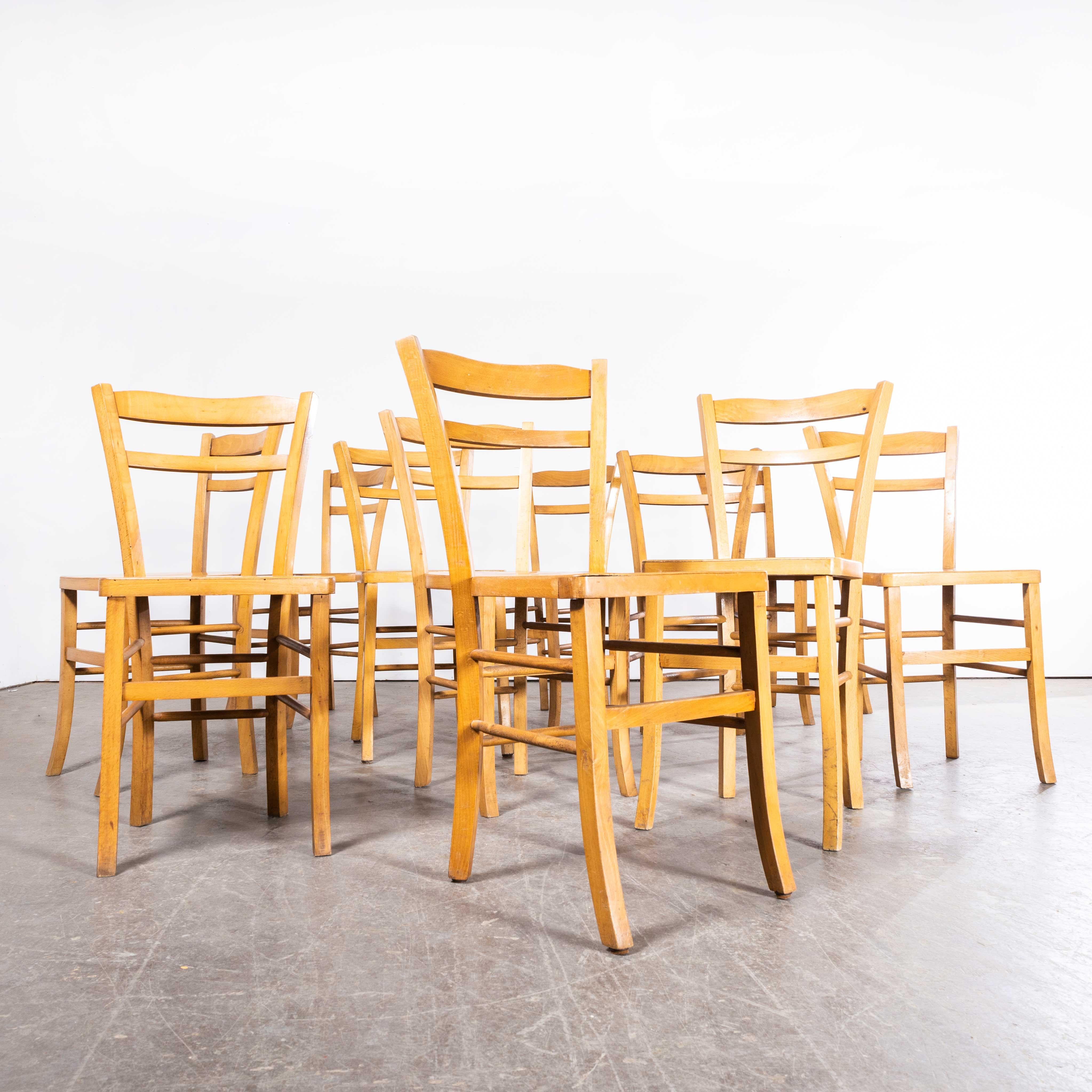 1950er Jahre Luterma  Französische blonde Bauernhaus-Esszimmerstühle – Set aus zehn Stühlen (Buchenholz) im Angebot