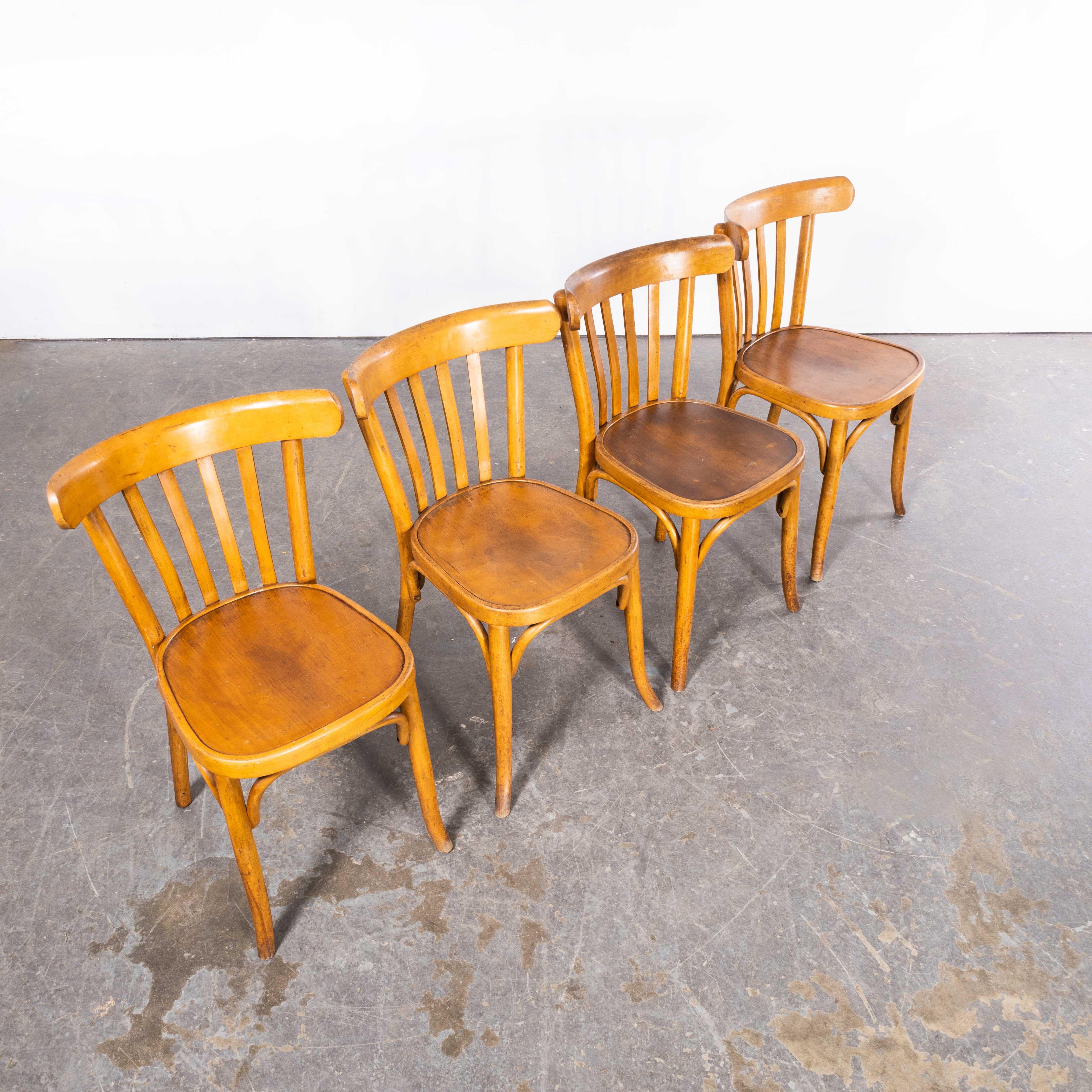 Milieu du XXe siècle Chaise de salle à manger en bentwood Luterma Honey Oak des années 1950 - Lot de quatre en vente