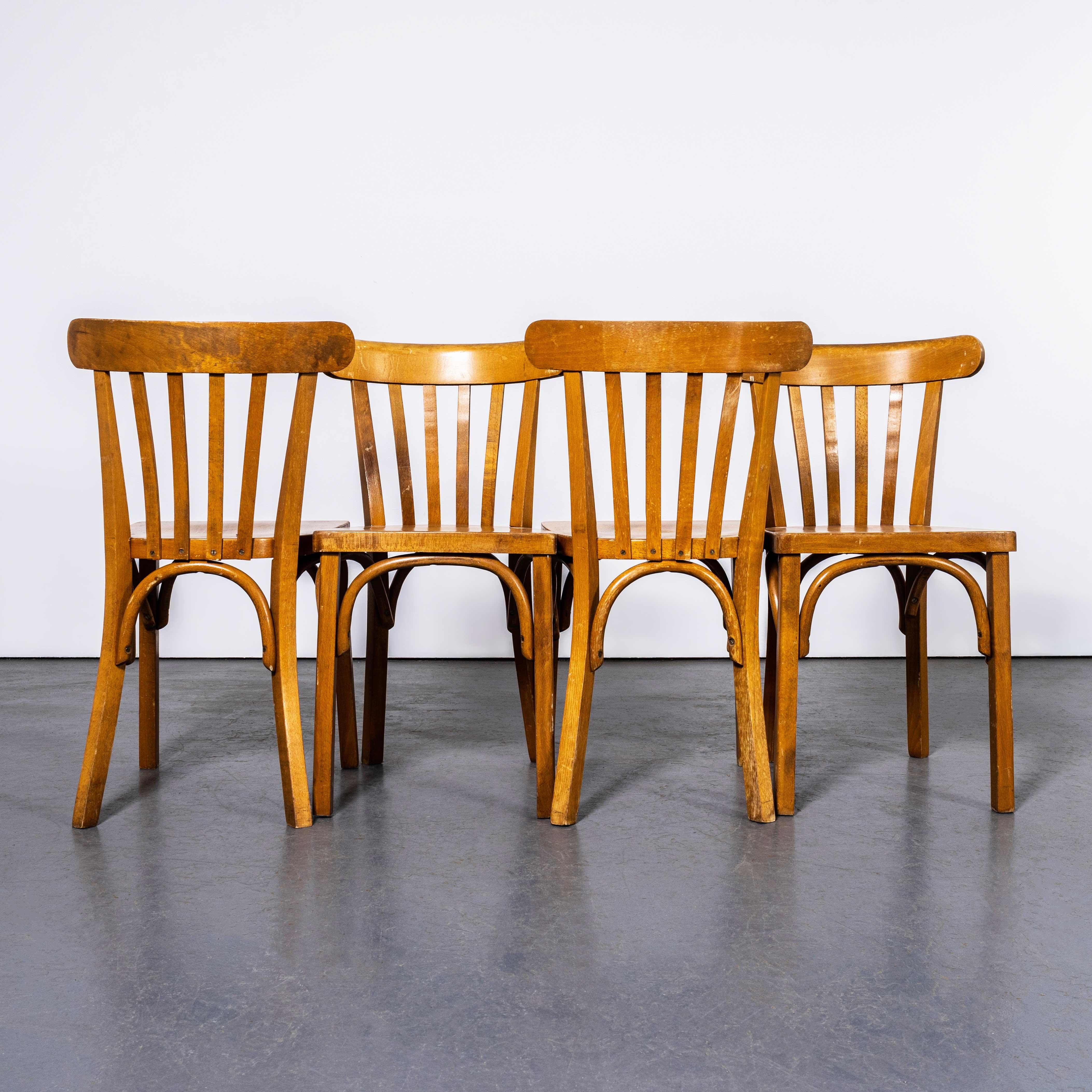 Sedia da pranzo Luterma 1950 in Oak con sedile piatto in legno di quercia e miele - Set di quattro sedie In condizioni buone in vendita a Hook, Hampshire