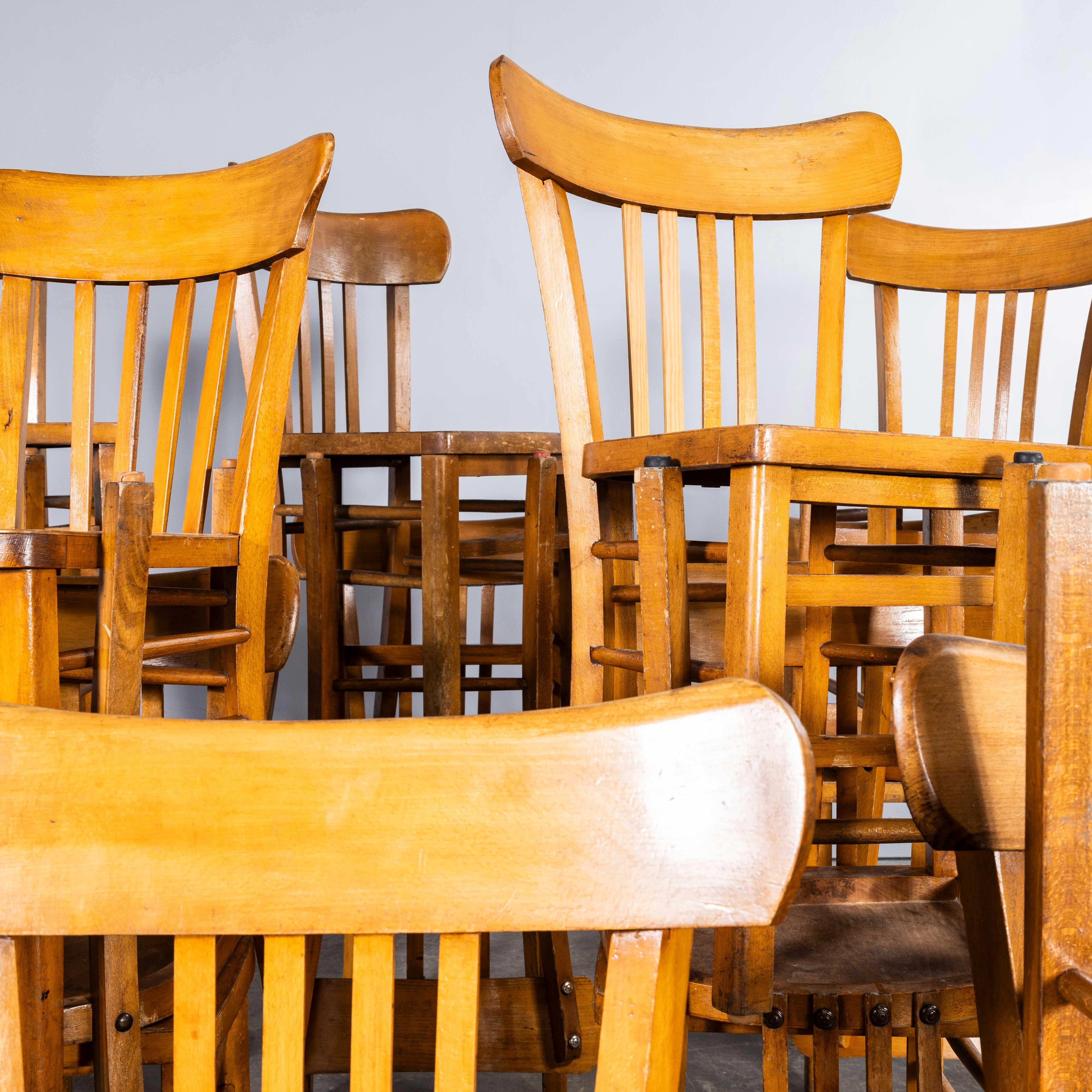 1950's Luterma Honey Oak Bentwood Grill Back Dining Chair - Gute Mengen verfügbar

1950's Luterma Honey Oak Bentwood Grill Back Dining Chair - Good Quantities Available. Das Verfahren zum Biegen von Buchenholz mit Dampf zu eleganten Stühlen wurde