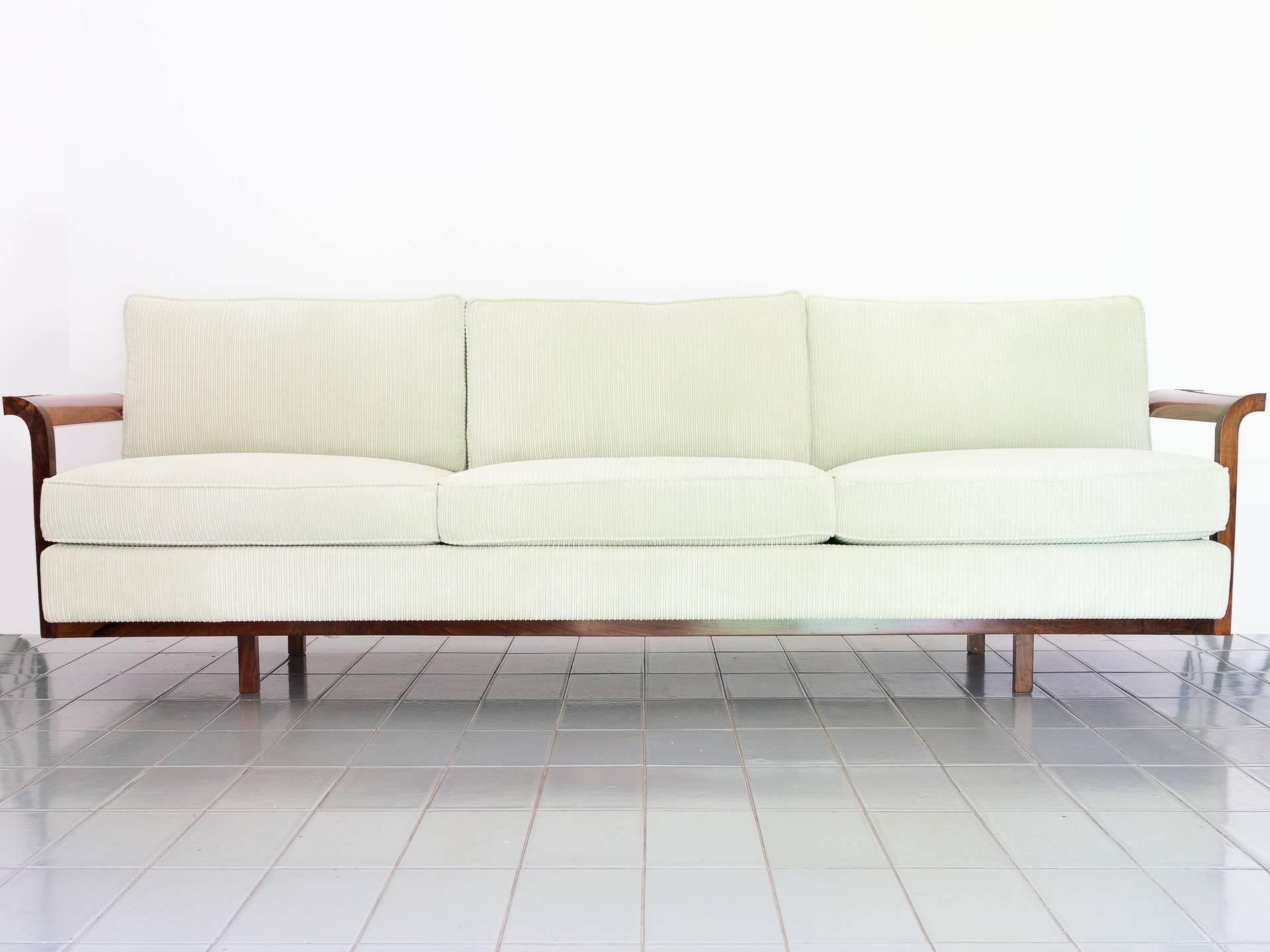 Designed by Carlos Millan in 1952, the M3 sofa is one of the most iconic pieces designed and produced by the 'Branco & Preto' collective. 

The simple style can almost be called 'transitional' from the Deco era, with the subtle arms curves and the