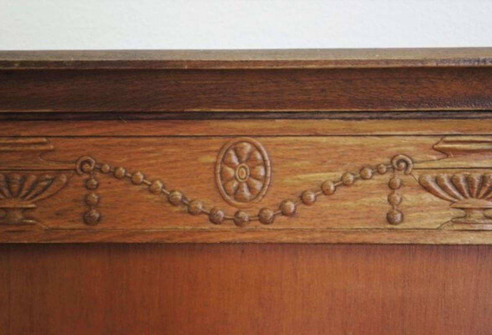 1950s Madonna and Child Ceramic Plaque in Carved Wooden Frame – Italian Religiou in vendita 2