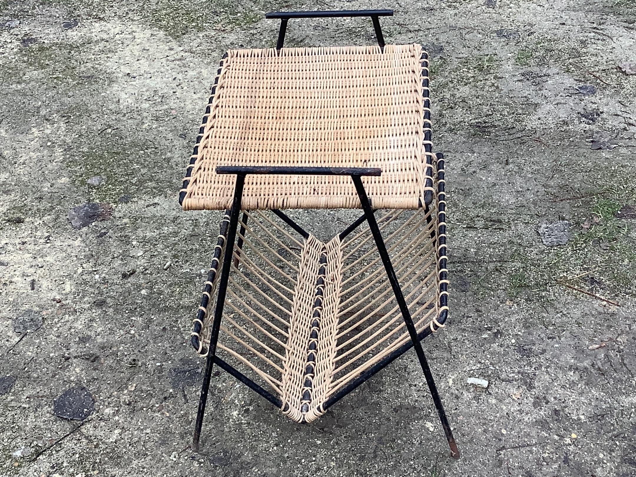 1950’s Magazine Rack Table by Raoul Guys In Good Condition In London, Lambeth