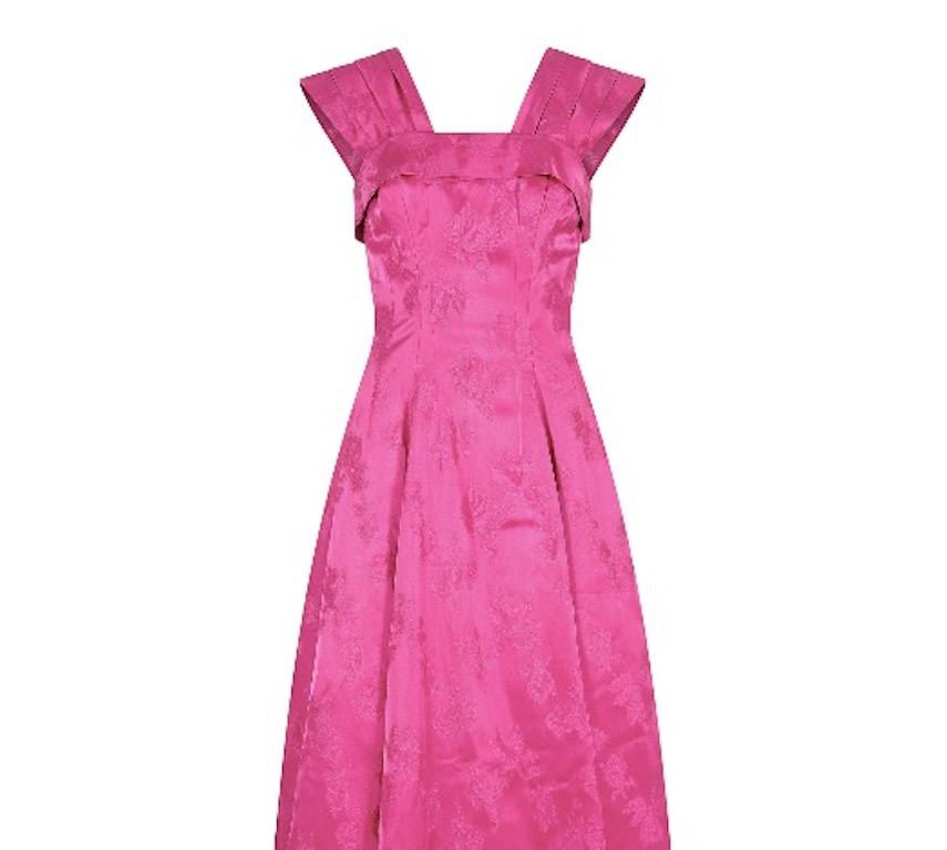 Magentafarbenes Abendkleid mit floralem Jacquard-Druck aus den 1950er Jahren im Zustand „Hervorragend“ im Angebot in London, GB
