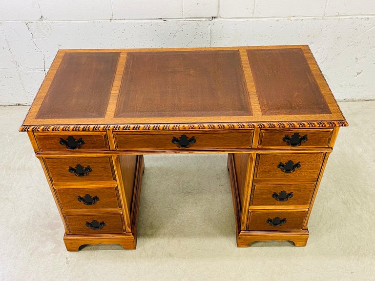 Mid-Century Modern 1950s Mahogany and Leather Top Desk For Sale