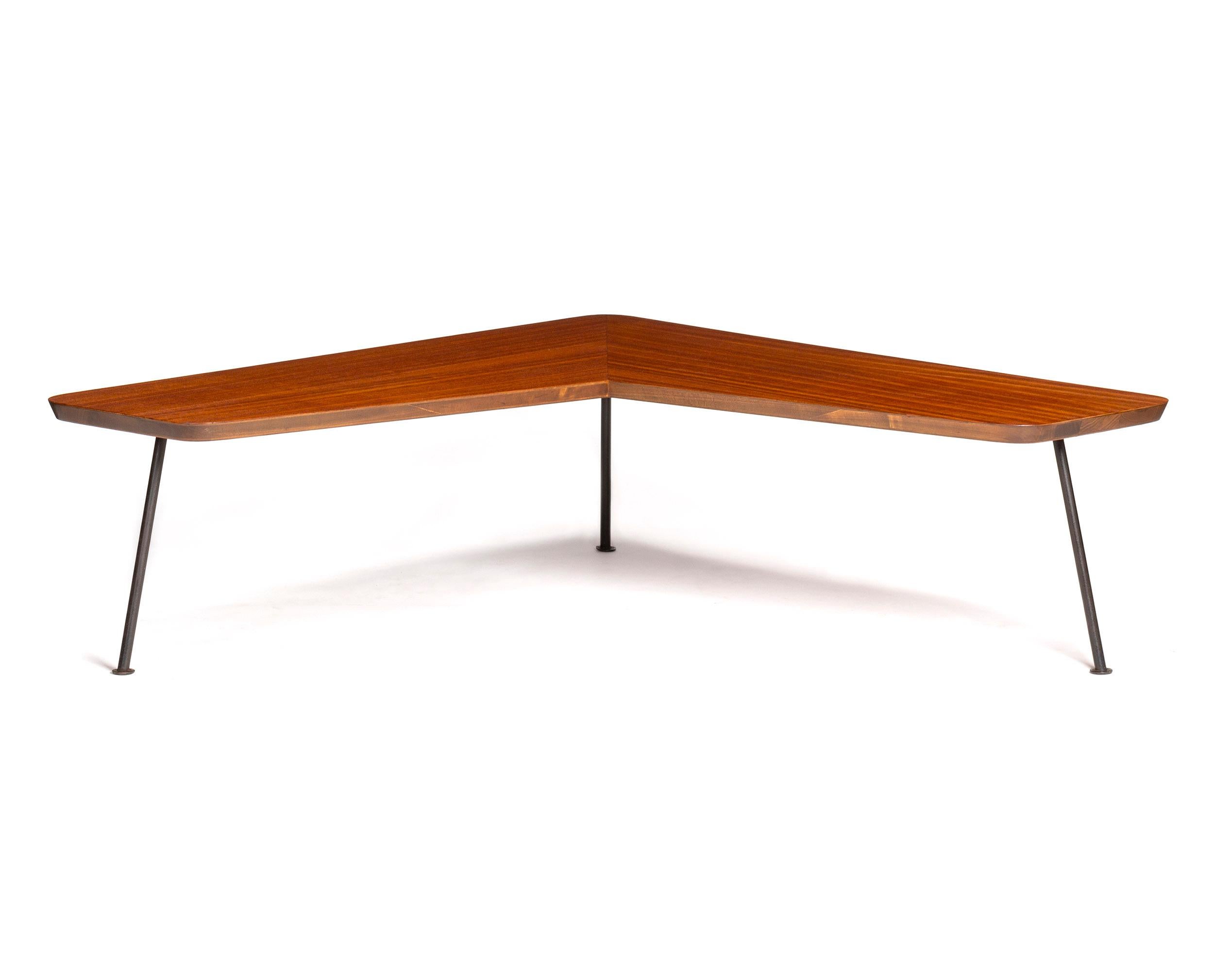 Mid-Century Modern 1950s Mahogany Boomerang Low Table For Sale
