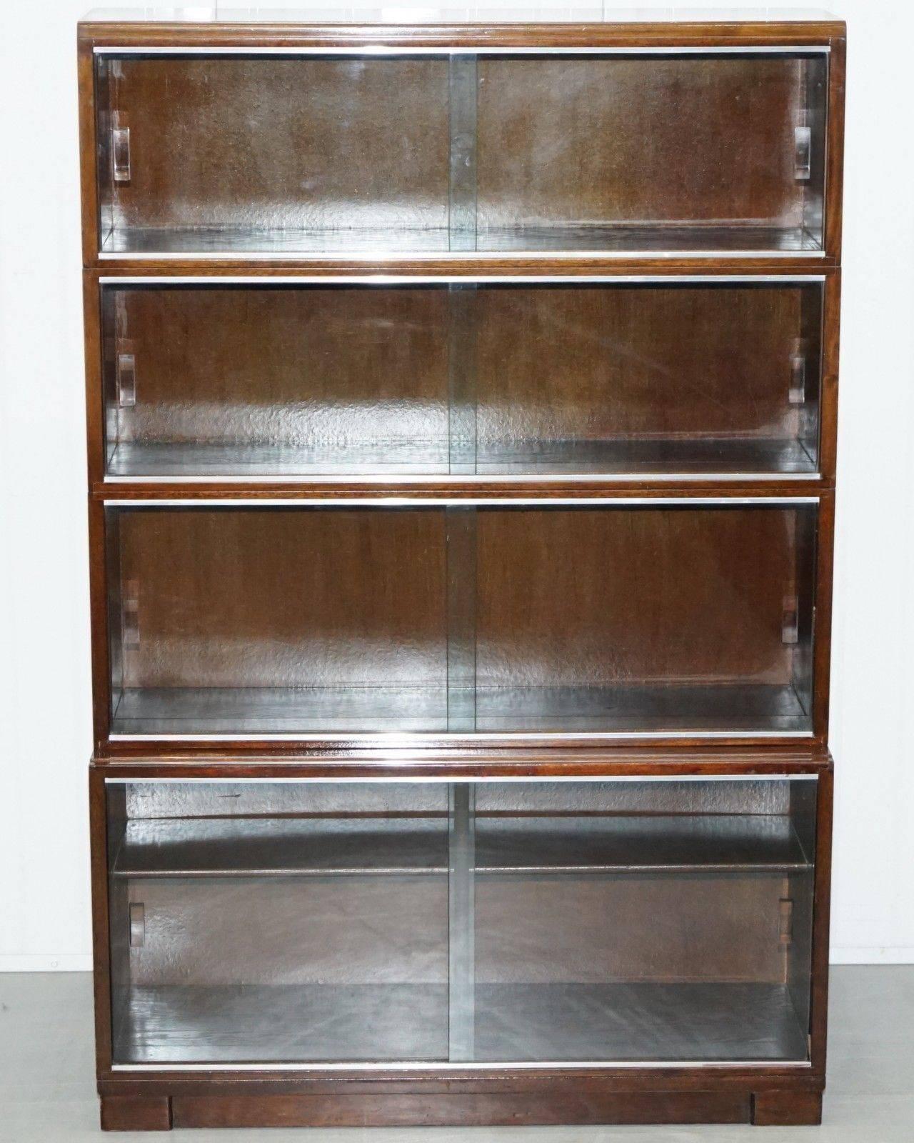 We are delighted to offer for sale this stunning vintage Minty oxford stacking Library bookcase

A good looking and well made piece, supplied the greatest stacking bookcase company this country has ever seen, the glass doors slide effortlessly and