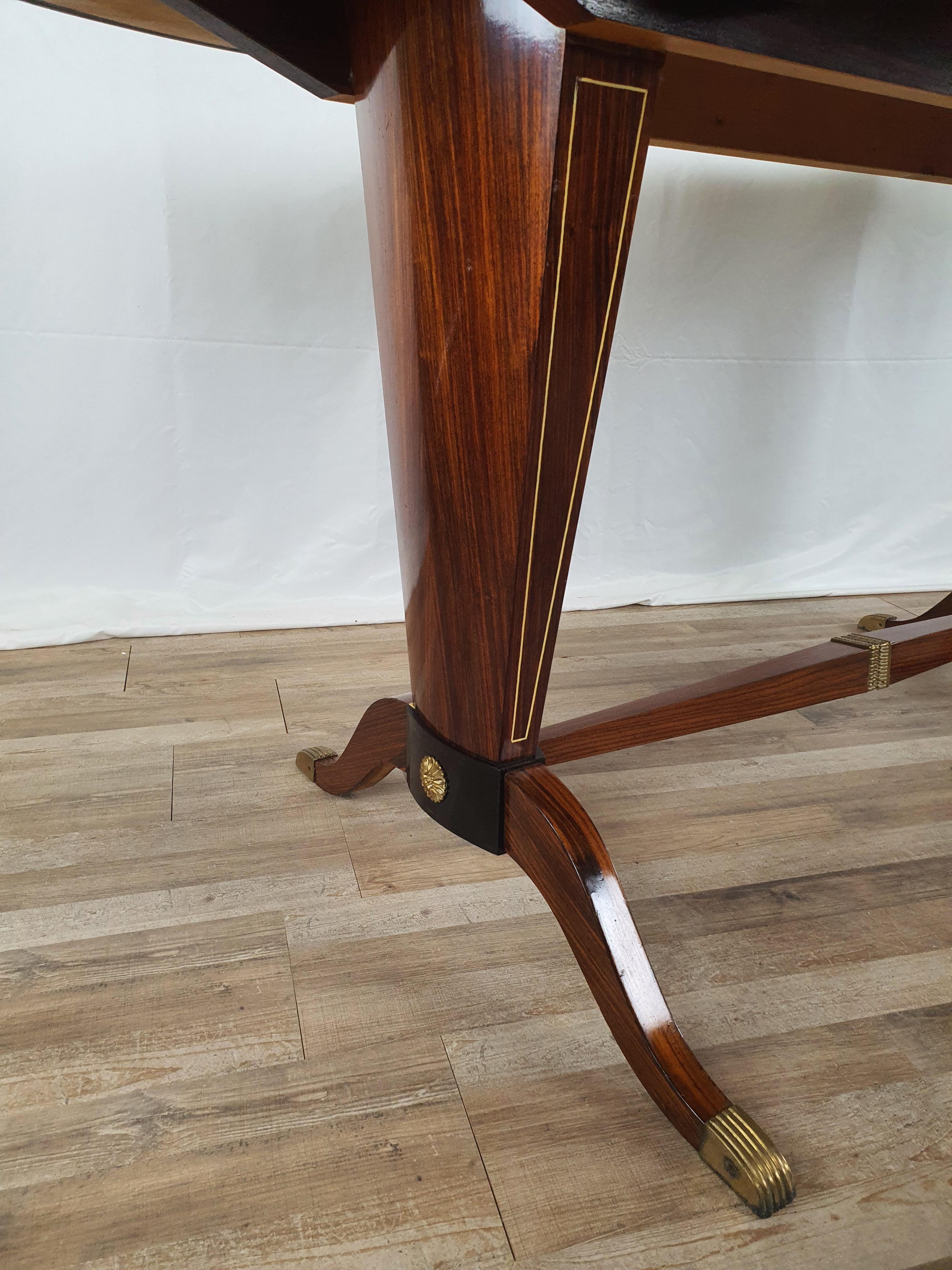 1950s Mahogany Oval Dining Table For Sale 5
