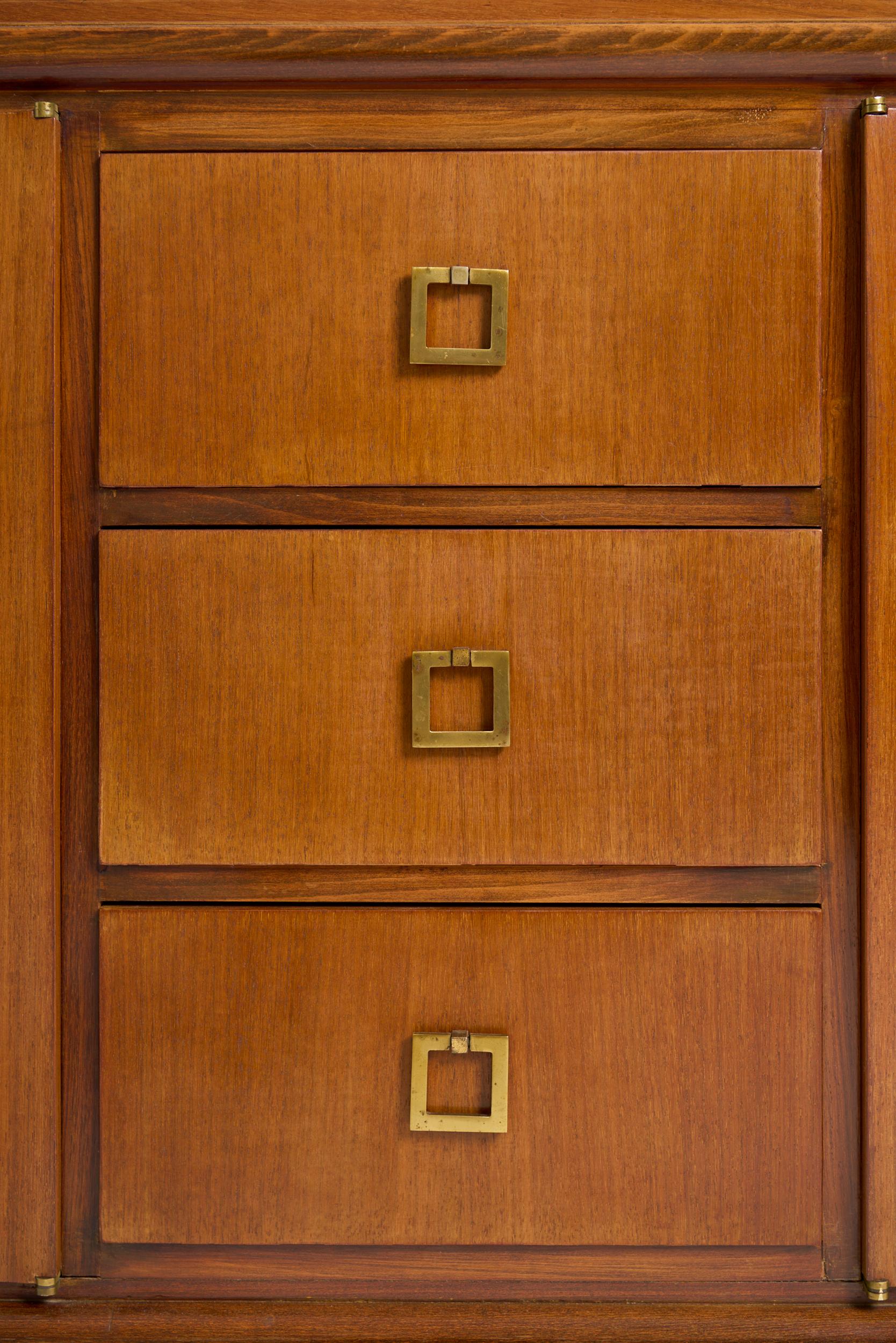 Credenza in mogano degli anni '50 In condizioni buone in vendita a London, GB
