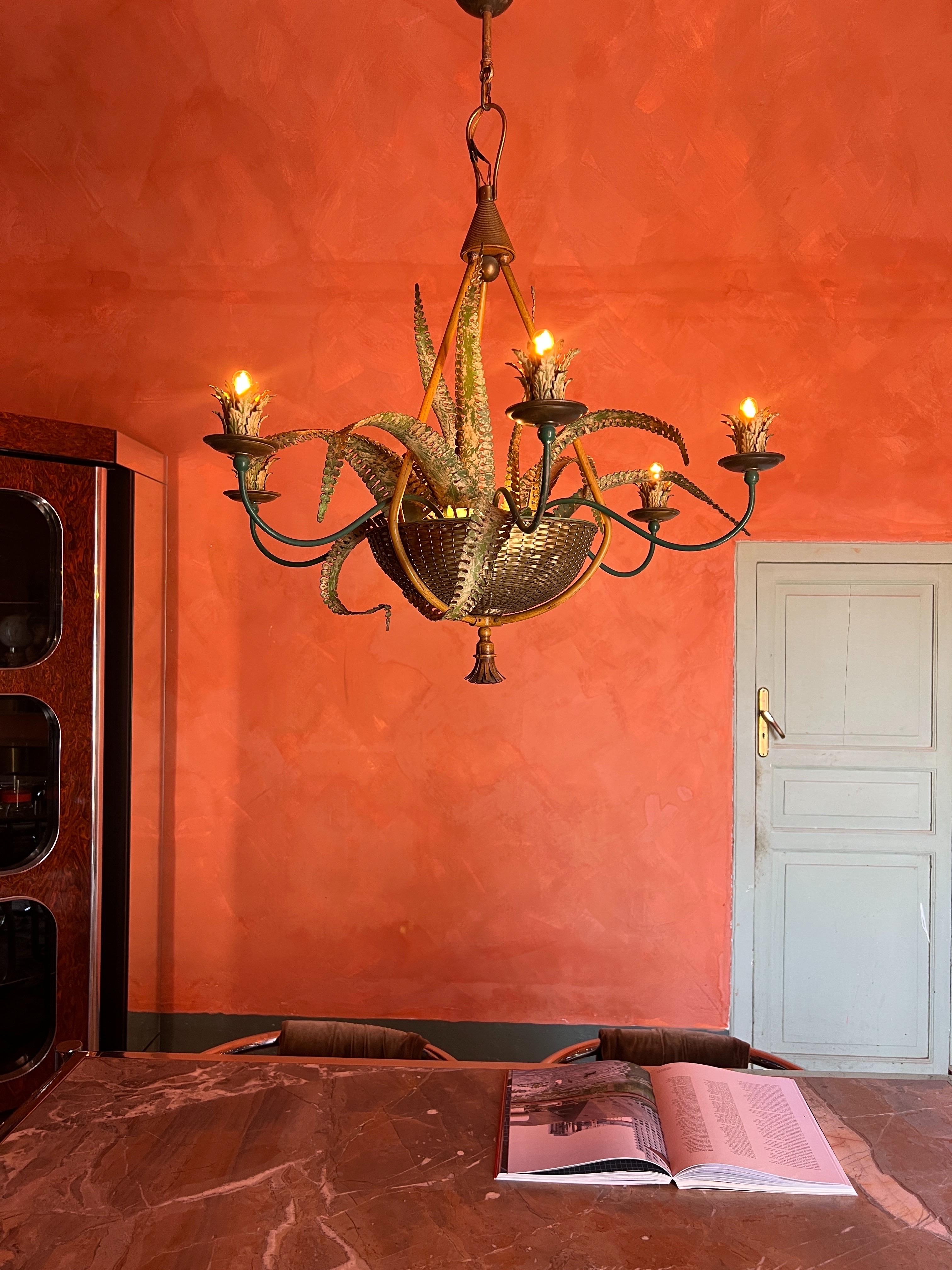 Hollywood Regency Lampadario a cesto di felci della Maison Baguès del 1950 in vendita