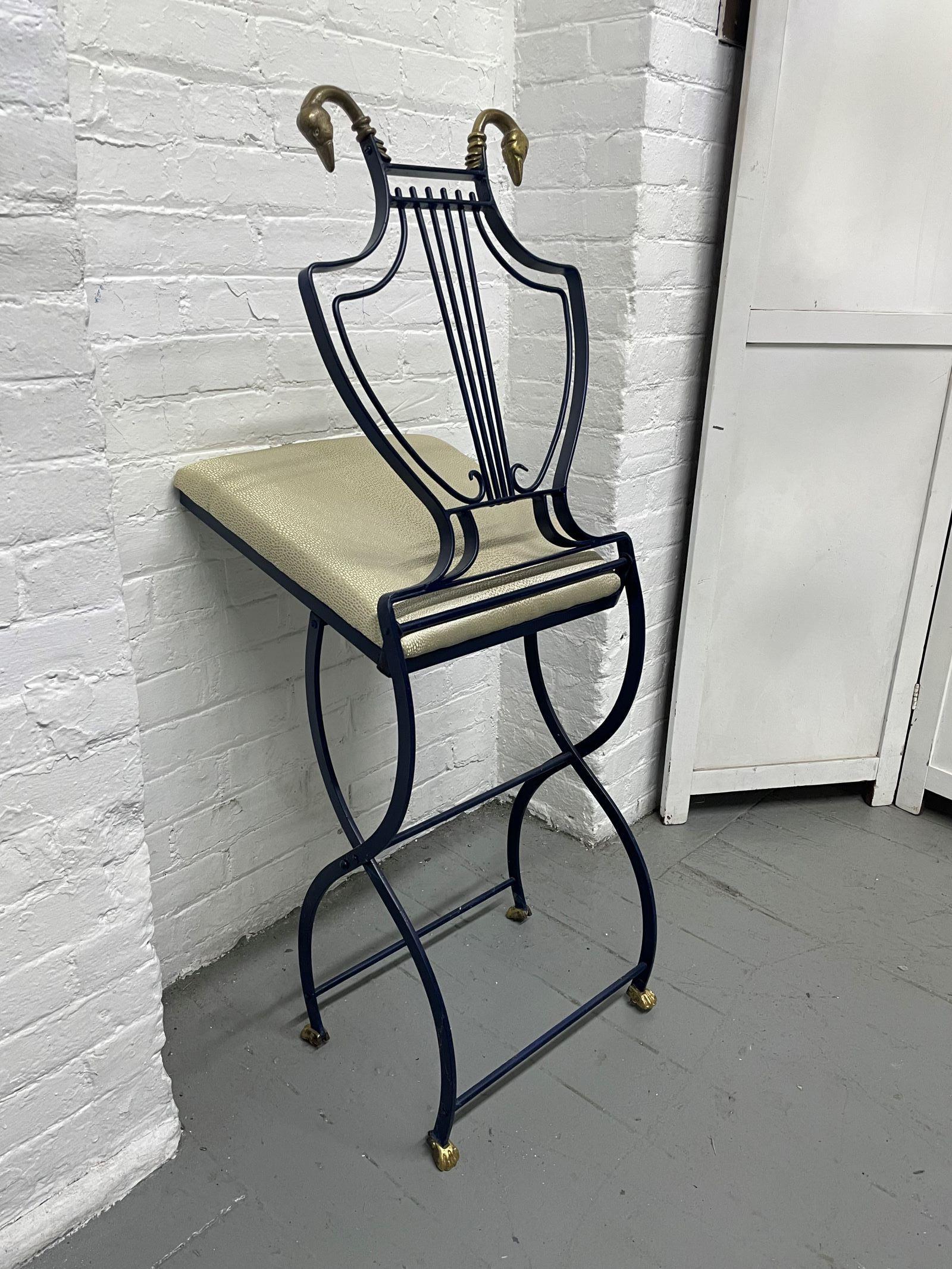 Mid-Century Modern Chaises à dossier en forme de cygne et de lyre de la Maison Jansen des années 1950 en vente