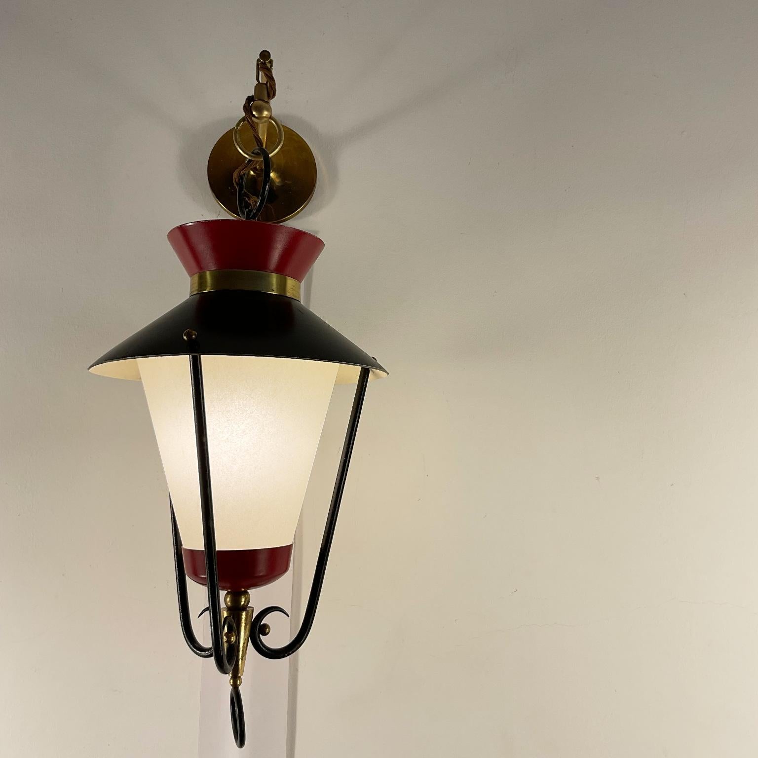1950er Jahre Maison Lunel Laterne mit Messingständer (20. Jahrhundert) im Angebot