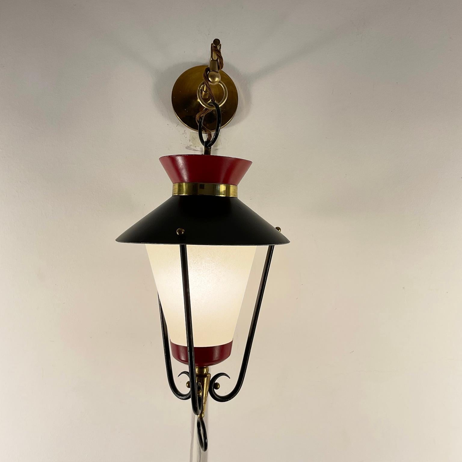 1950er Jahre Maison Lunel Laterne mit Messingständer im Angebot 1