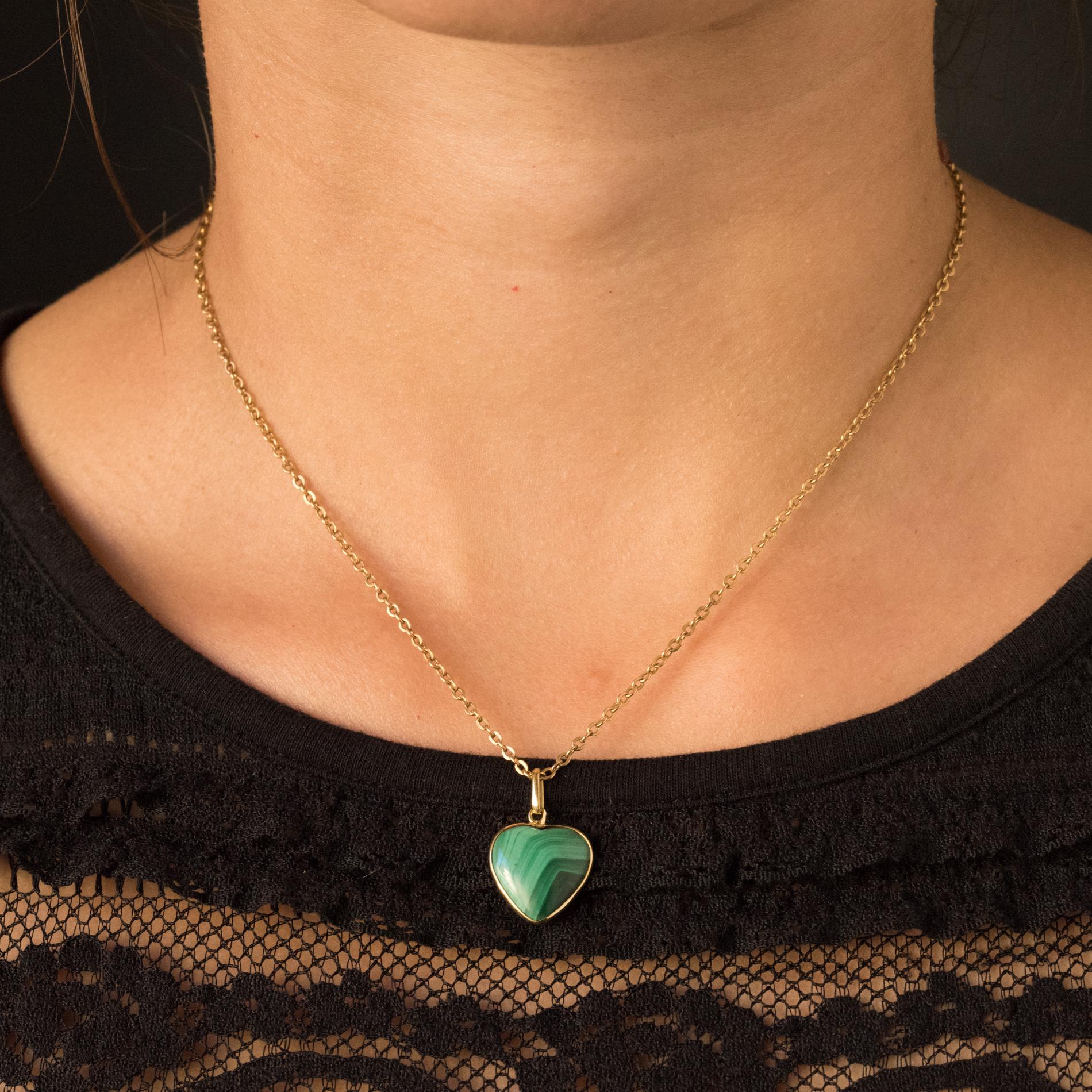 Pendant in 18 karats yellow gold.
It is formed of a malachite heart within a yellow gold closed set.
Height: 2 cm, width: 4.5 mm, thickness: 5 mm.
Total weight of the jewel: 2.2 g approximately.
Sold alone without the presentation chain.
Antique