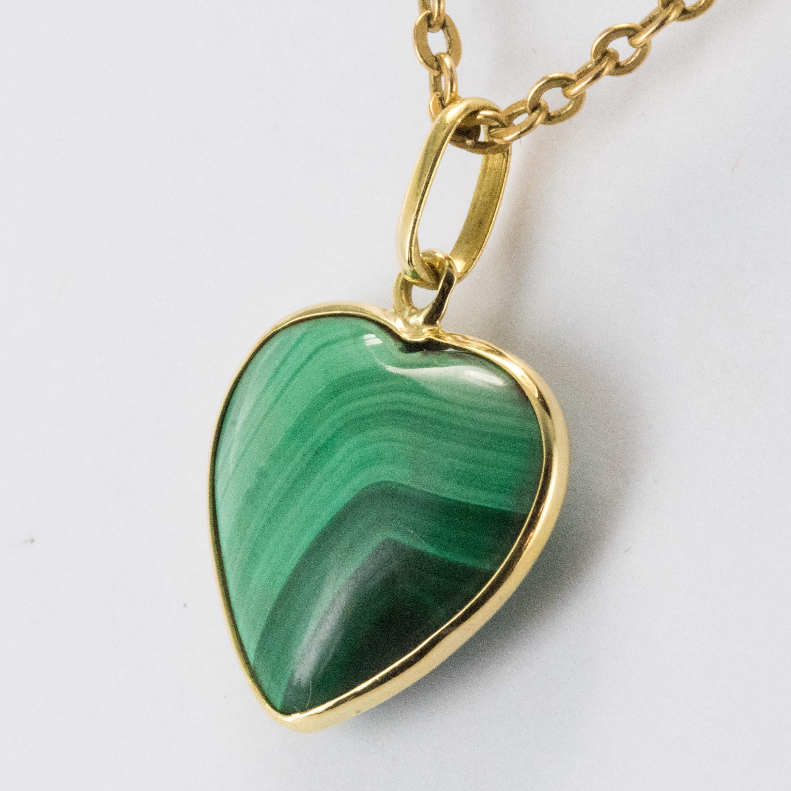 1950s Malachite 18 Karat Yellow Gold Heart Pendant In Excellent Condition In Poitiers, FR