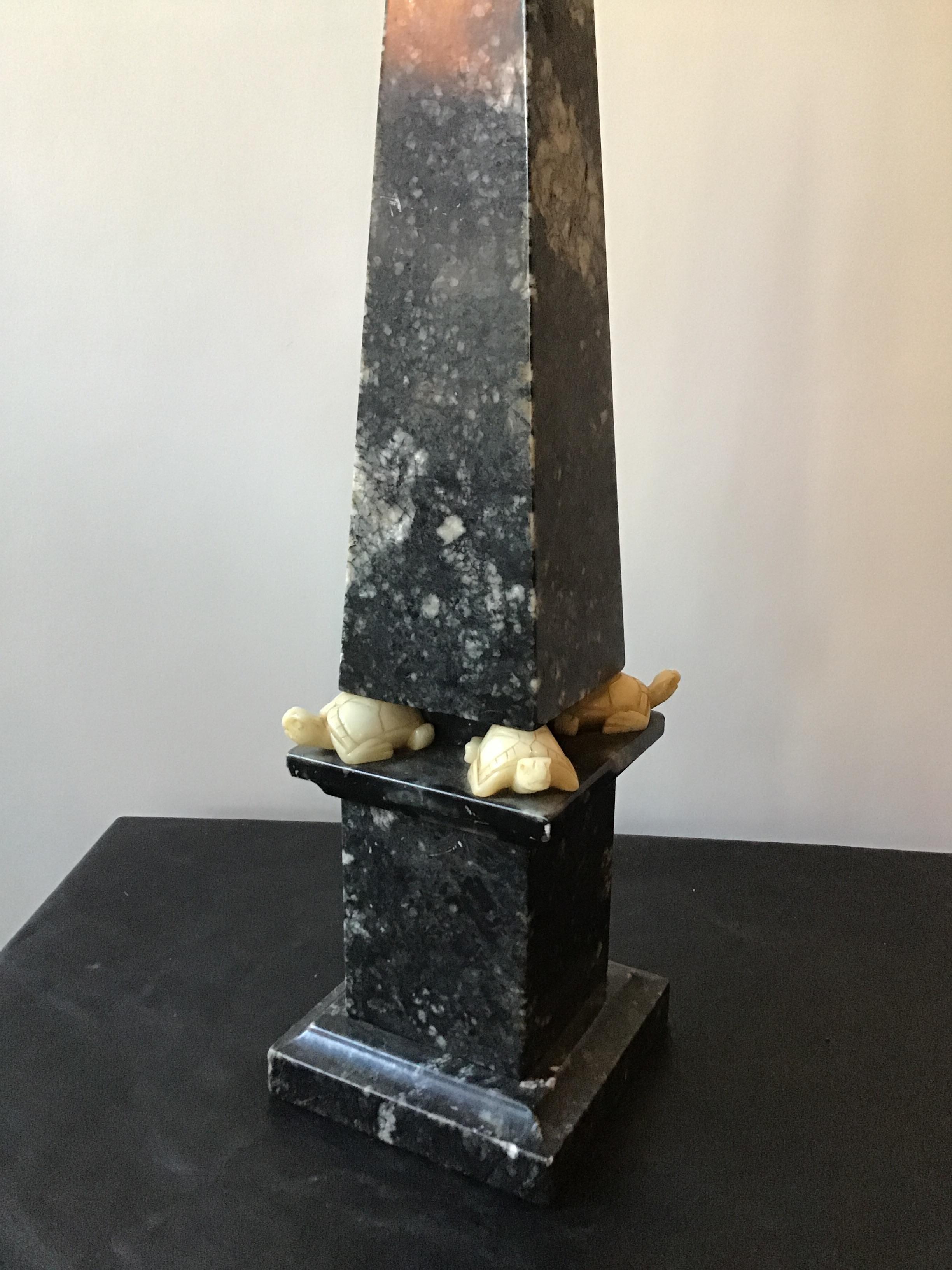 1950s Marble Obelisk Lamp with Jade Turtles For Sale 1