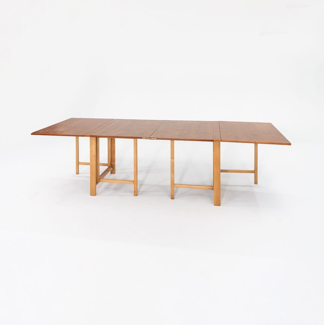 Il s'agit d'une table de salle à manger pliante 'ÄòMaria Flap'Äô, initialement conçue par Bruno Mathsson en 1936. Cet exemple a été produit par Karl Mathsson à V√§rnamo, en Suède, dans les années 1950. La pièce est estampillée comme il se doit