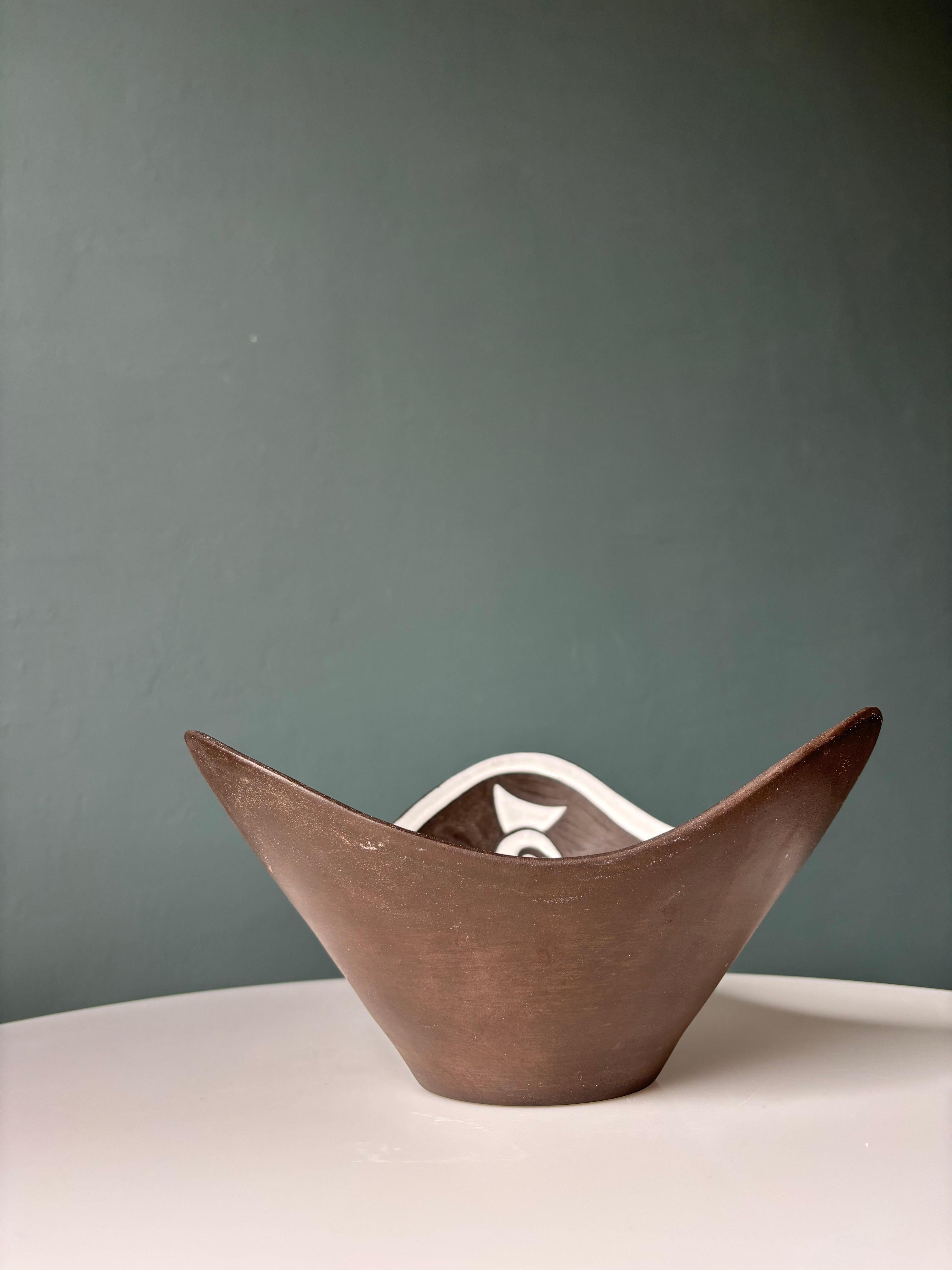 Hand-Carved 1950s Marianne Starck Triangular Black White Handmade Bowl, 1950s For Sale