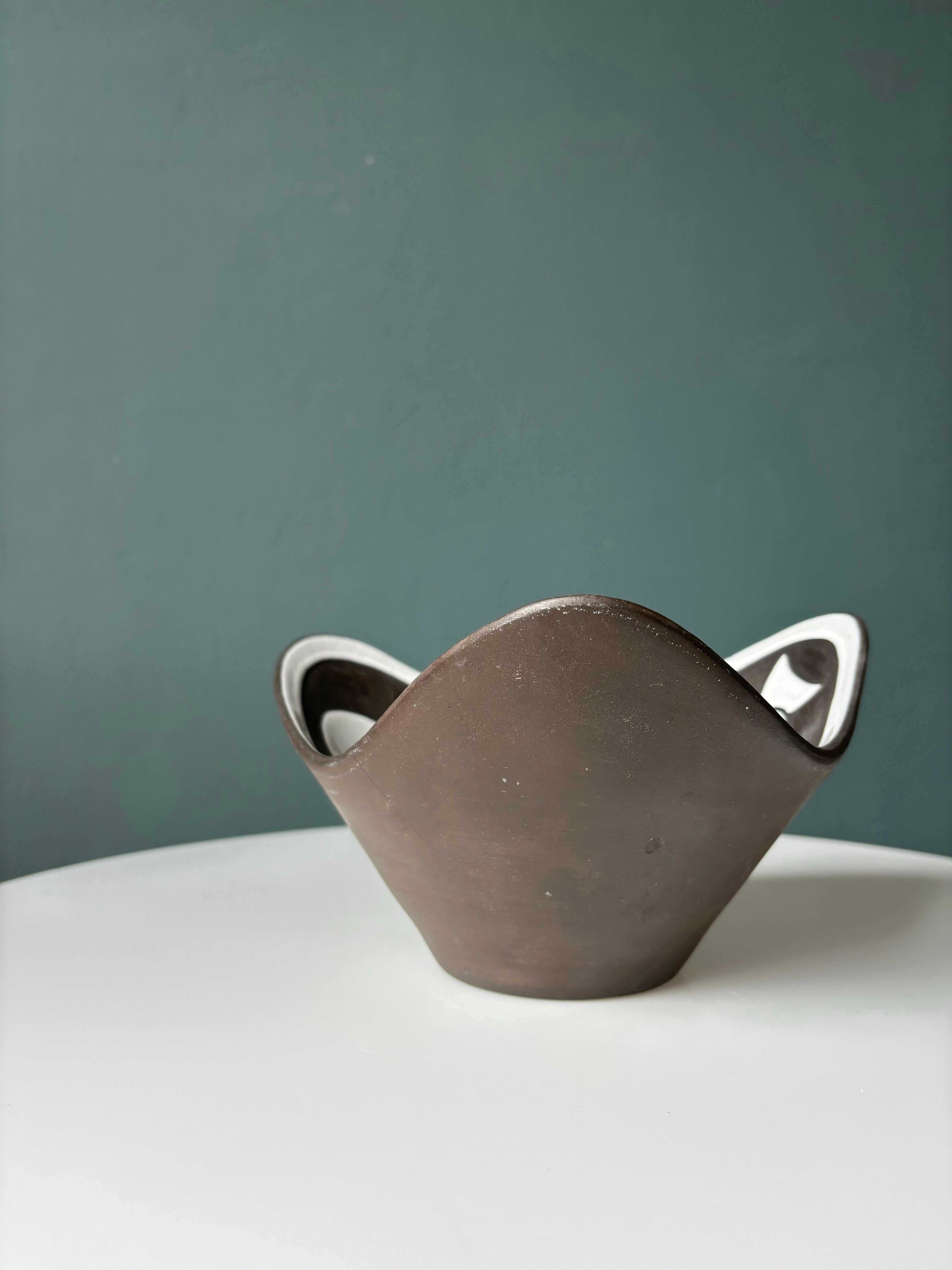 1950s Marianne Starck Triangular Black White Handmade Bowl, 1950s In Good Condition For Sale In Copenhagen, DK