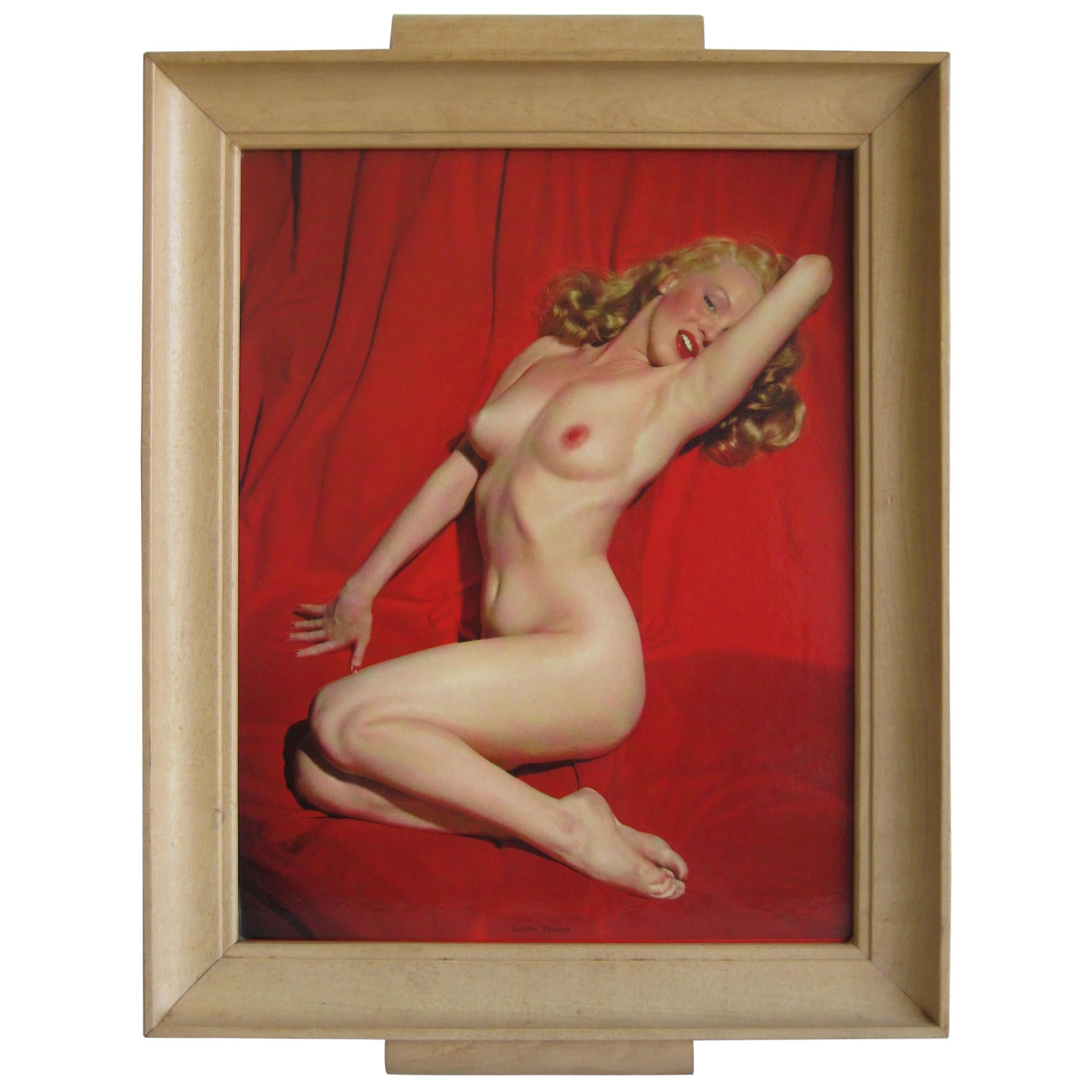 1950 Marilyn Monroe Red Velvet Pin-Up "Golden Dreams" Playboy Bar Serving Tray en vente