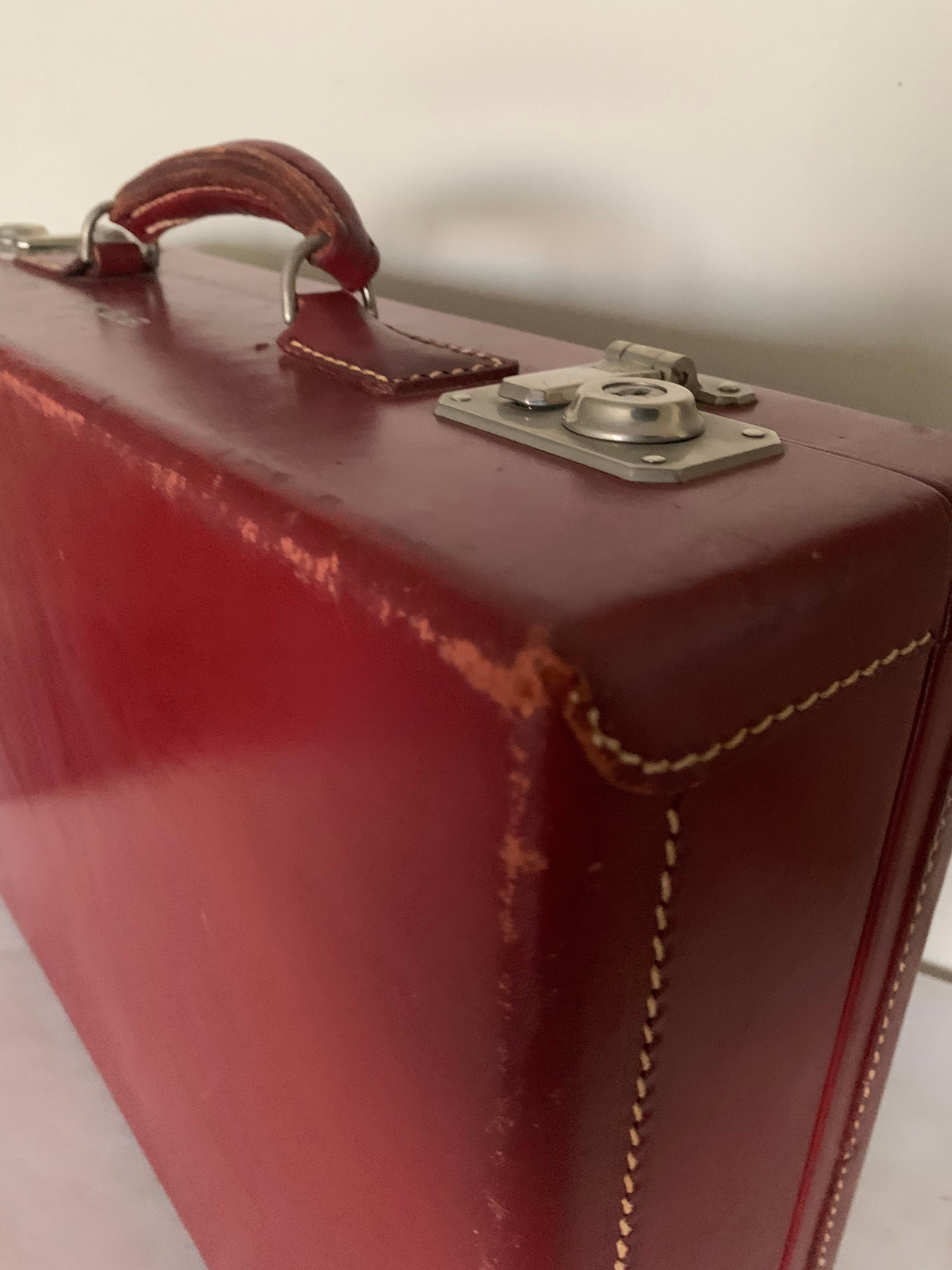 1950s Mark Cross Red Leather Suitcase In Good Condition In Stamford, CT