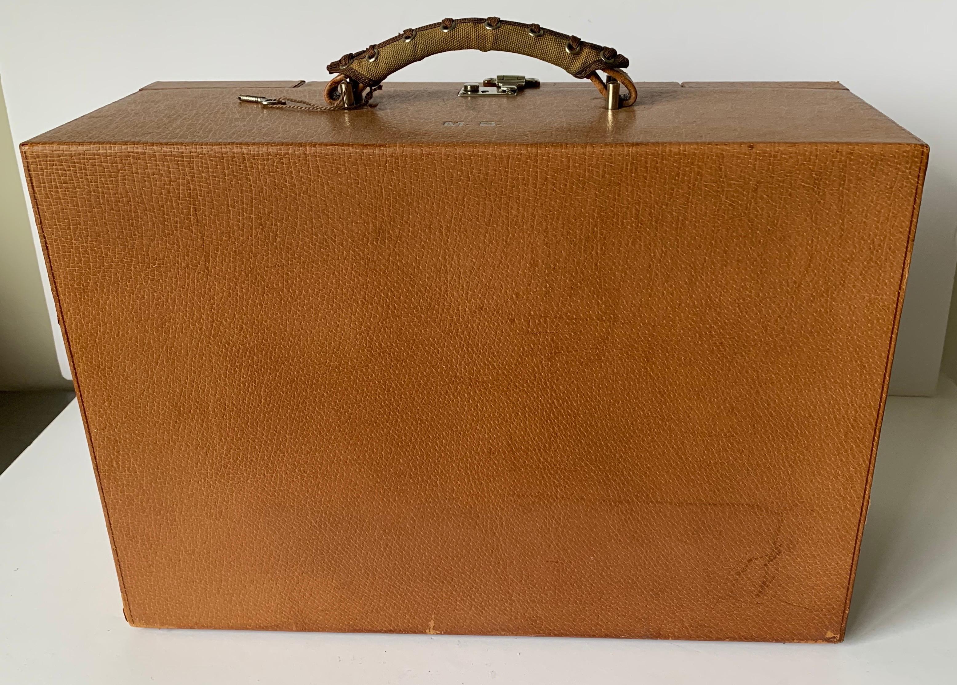 1950s Mark Cross Tan Leather Travel Dual Vanity Train Case In Good Condition In Stamford, CT