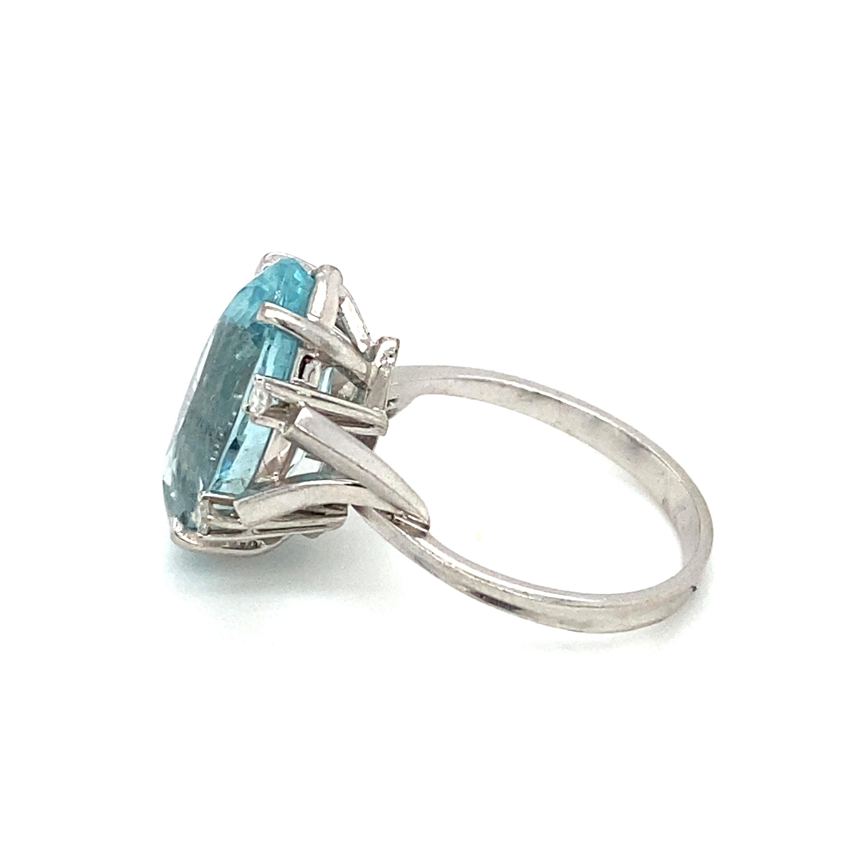 Retro 1950s Marquise Aquamarine and Diamond Cocktail Ring in 18 Karat White Gold For Sale