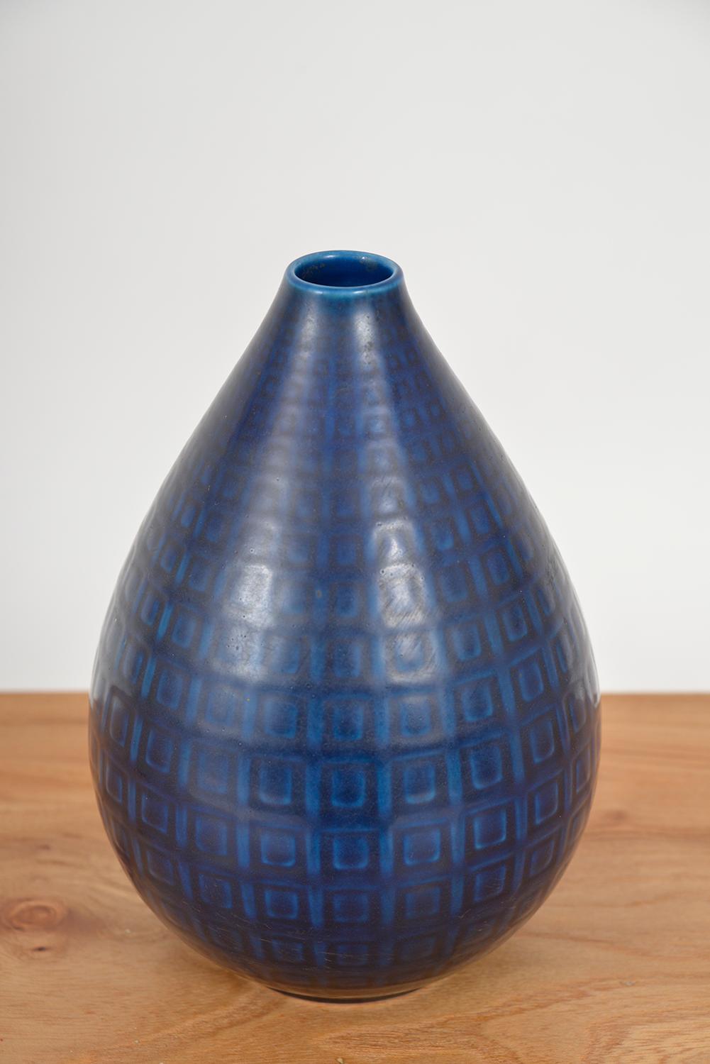 Mid-Century Modern 1950s Marselis Series Vase 2631 by Nils Thorsson for Aluminia Royal Copenhagen