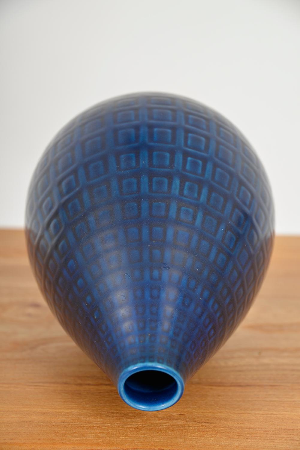 1950s Marselis Series Vase 2631 by Nils Thorsson for Aluminia Royal Copenhagen In Good Condition In Sherborne, Dorset