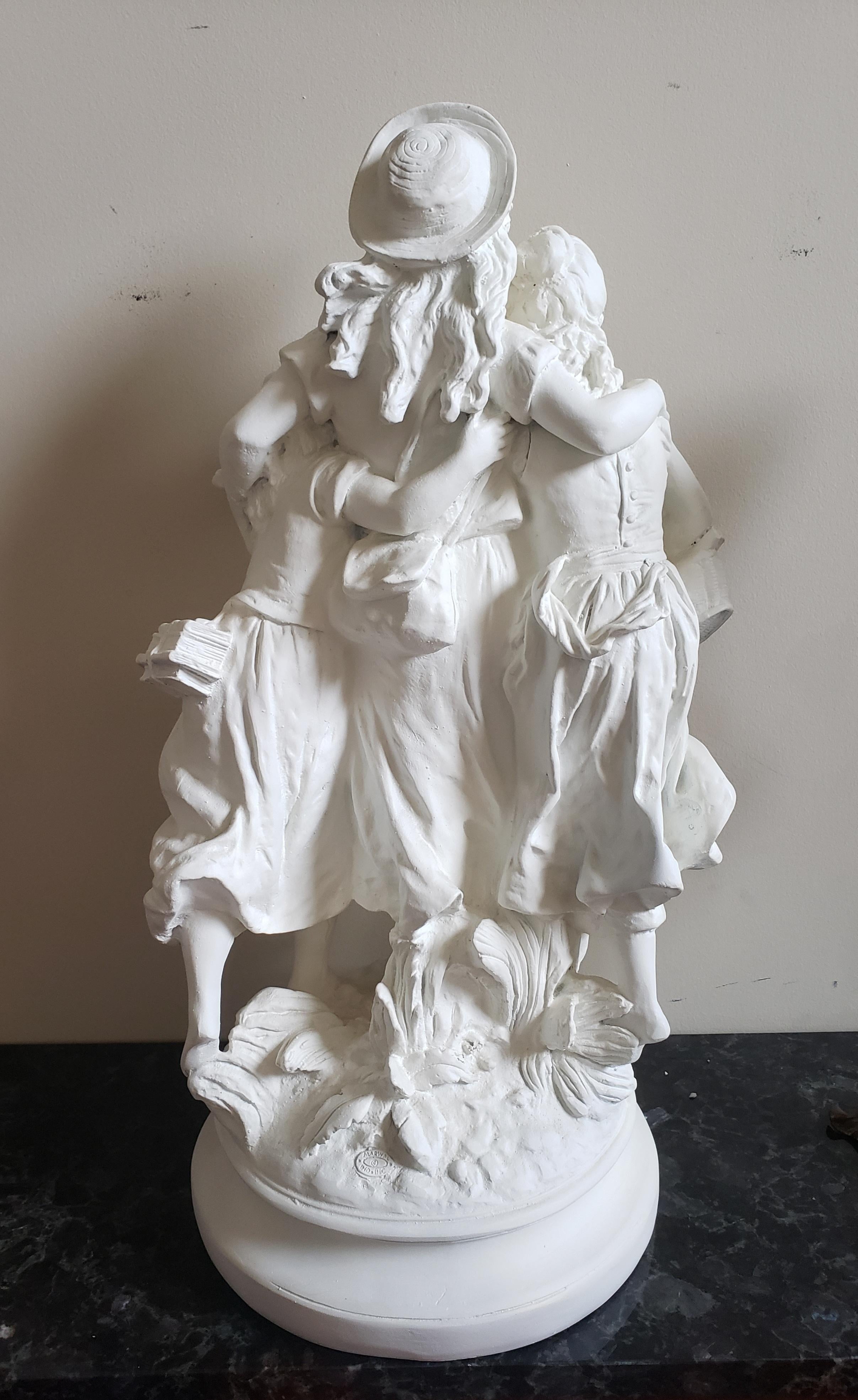 Mid-Century moderno Statua in gesso del gruppo Marwal del 1950 con fanciulla e due ragazze con libri in vendita
