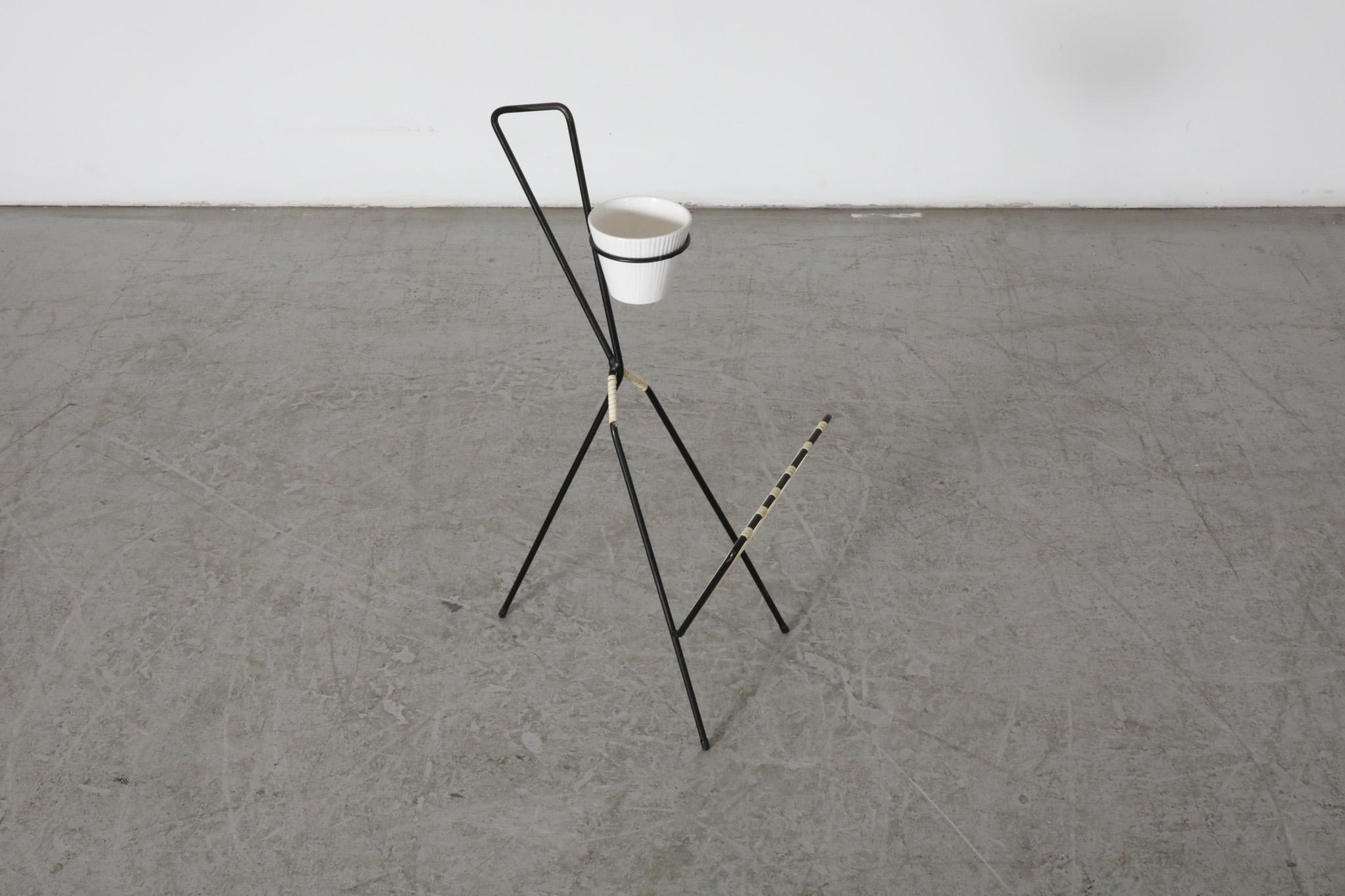 Vaso da fiori e portariviste in piedi attribuito a Matthieu Mategot, anni '50 in vendita 1