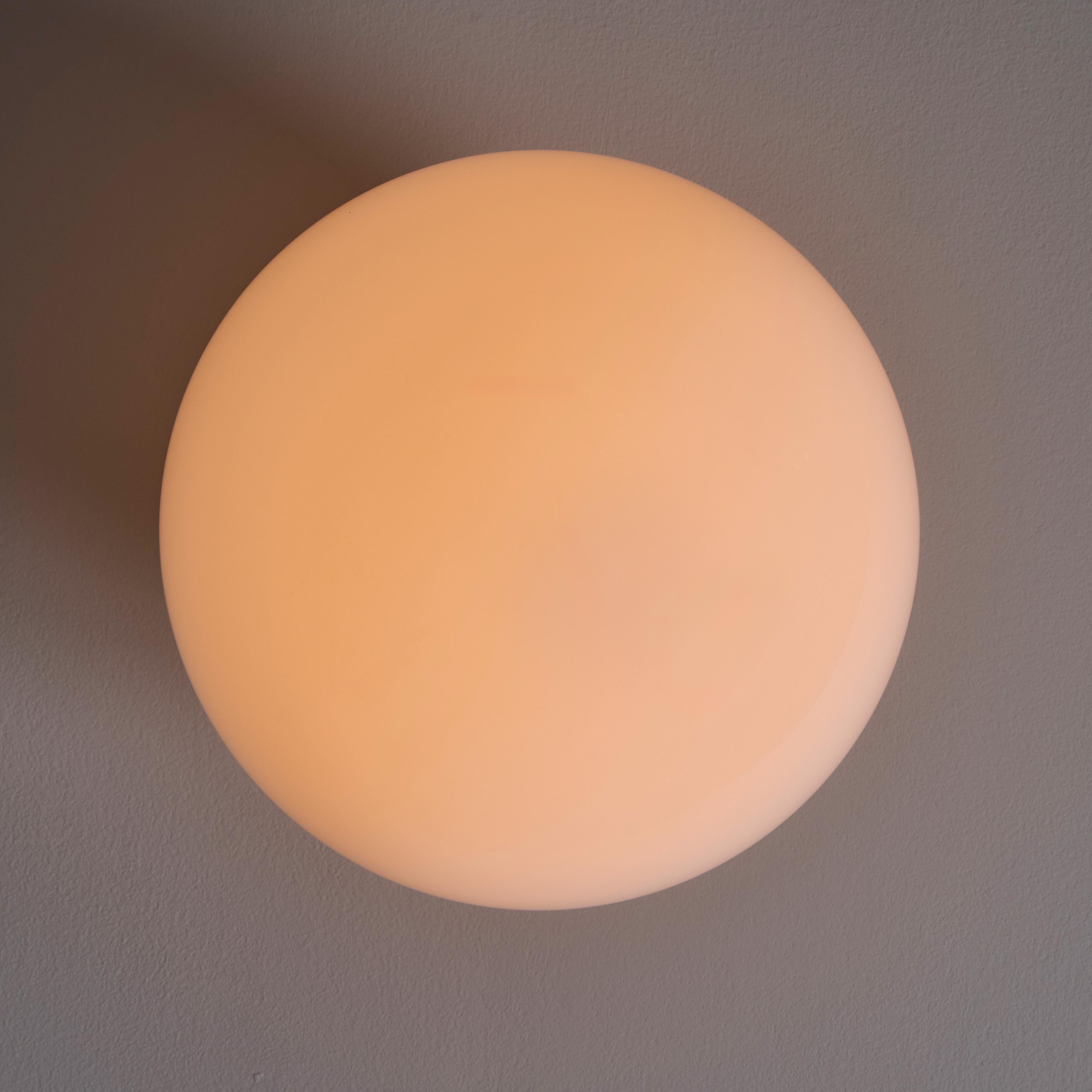 Lámpara de pared o techo de cristal y metal Mauri Almari de los años 50 para Itsu en venta 1