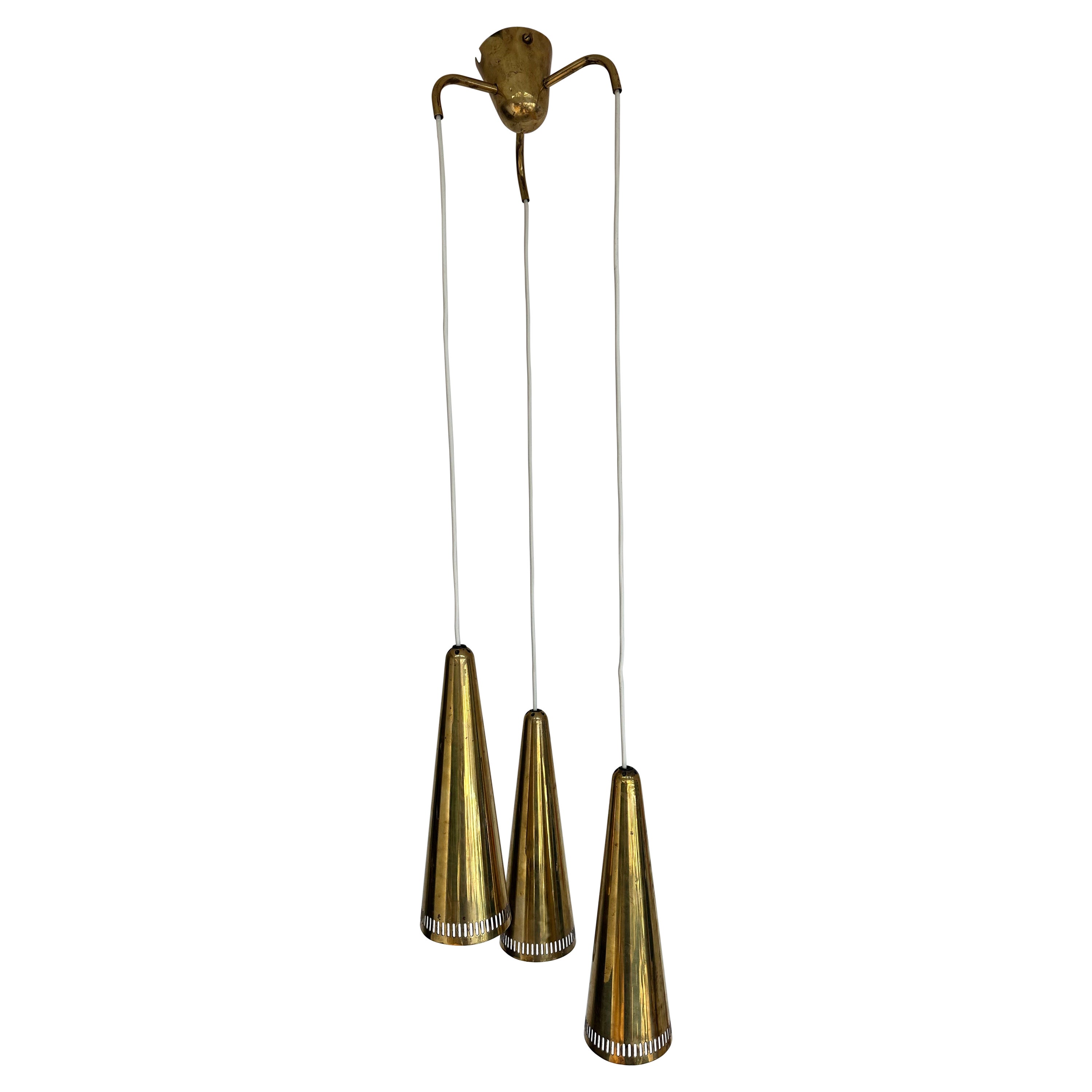 Scandinave moderne Lustre en laiton Mauri Almari 'K2-48' des années 1950 pour Idman en vente