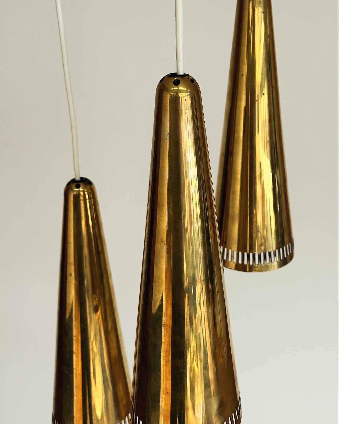 1950s Mauri Almari 'K2-48' Brass Chandelier for Idman For Sale 1